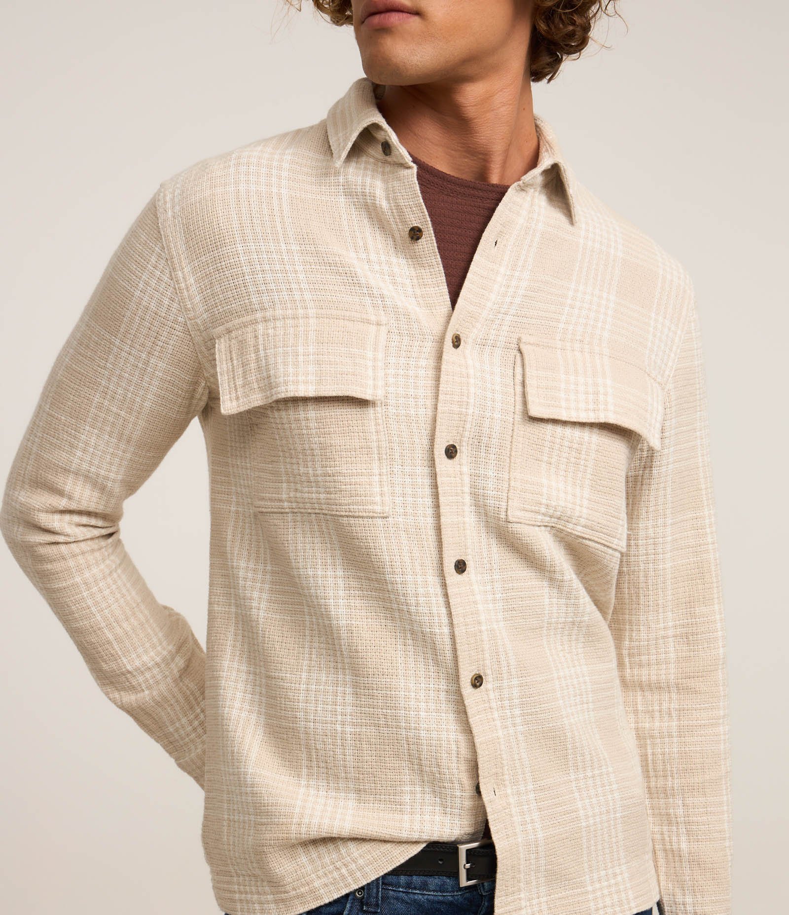 Camisa com Bolso Cargo e Textura com Estampa Xadrez Bege 3