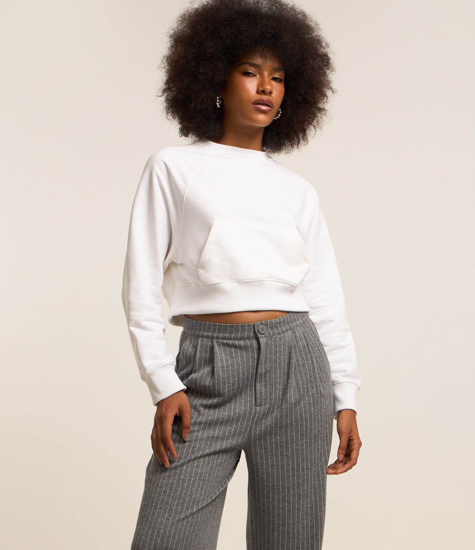 Calça Wide Leg em Moletom com Listras de Riscas de Giz Cinza 2