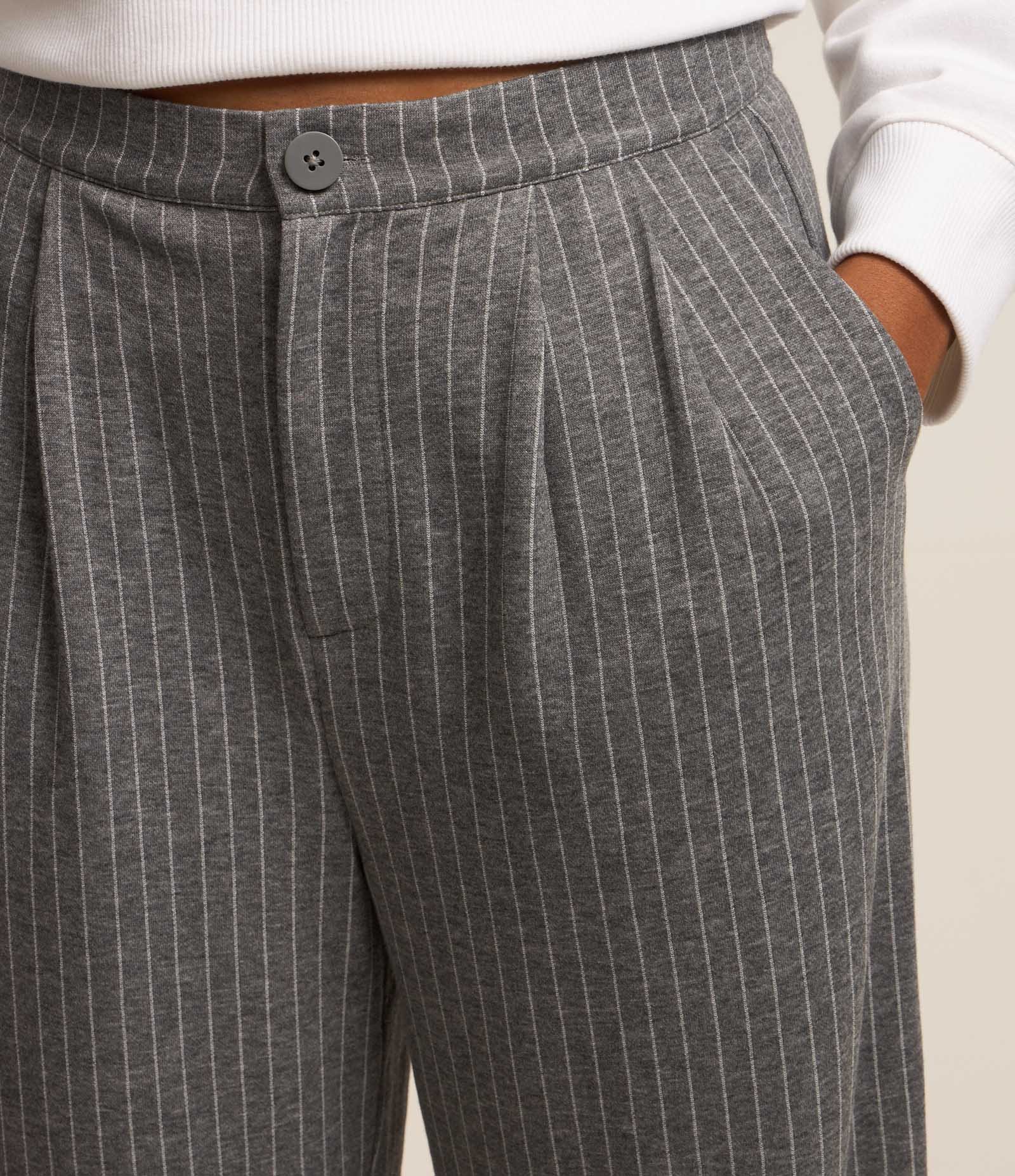 Calça Wide Leg em Moletom com Listras de Riscas de Giz Cinza 4