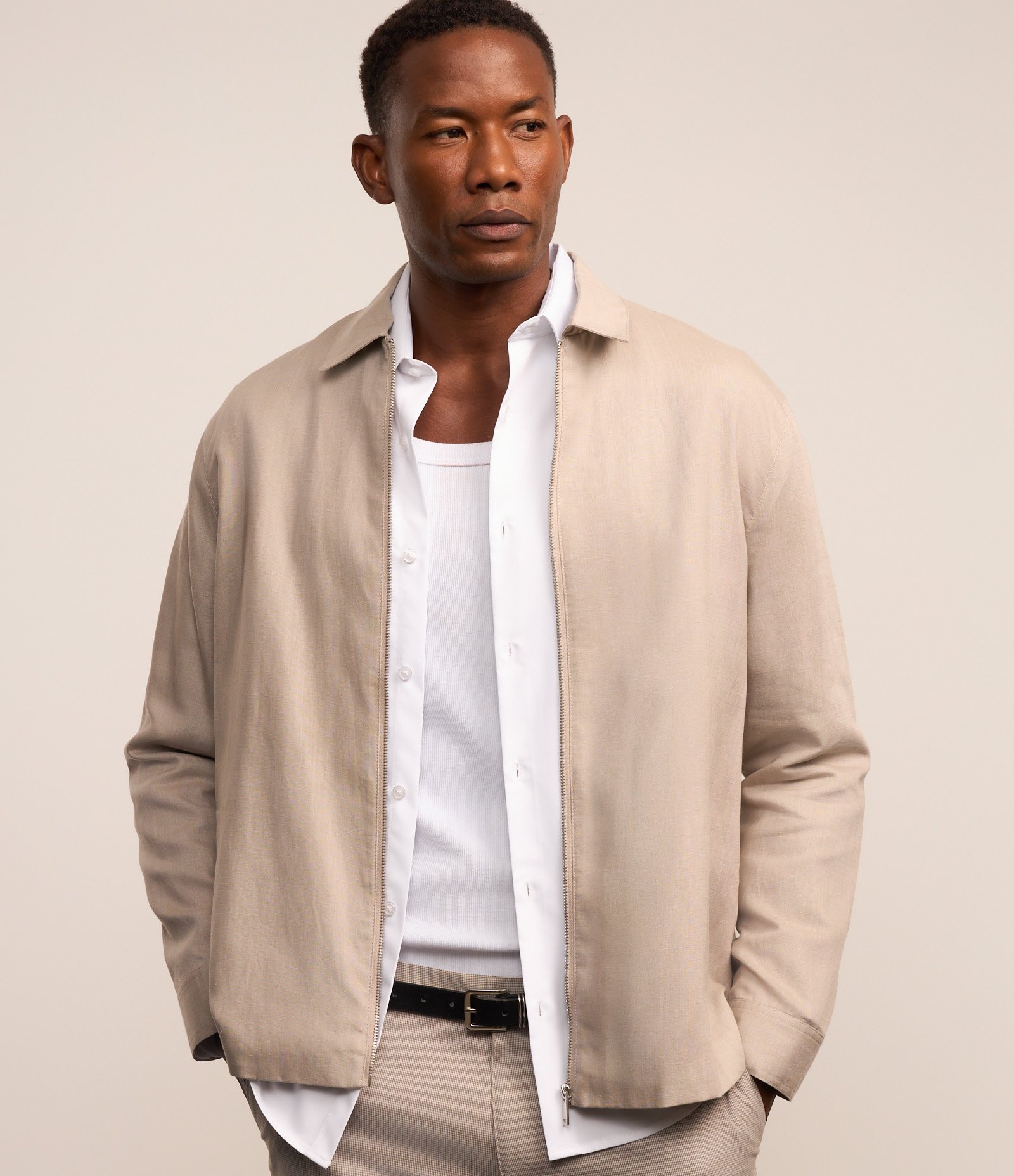 Jaqueta em Liocel e Linho com Fechamento por Zíper Bege 1