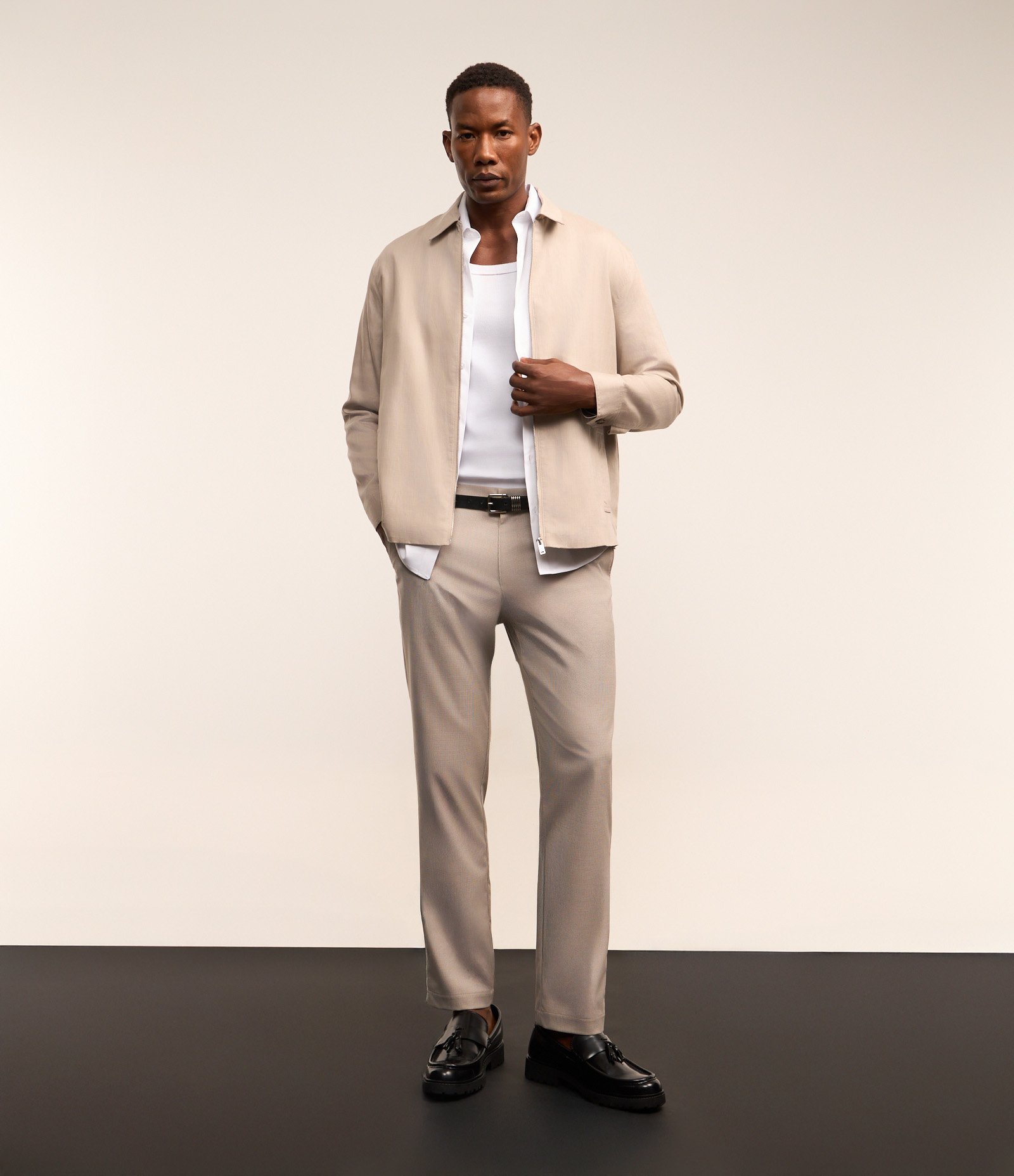 Jaqueta em Liocel e Linho com Fechamento por Zíper Bege 2