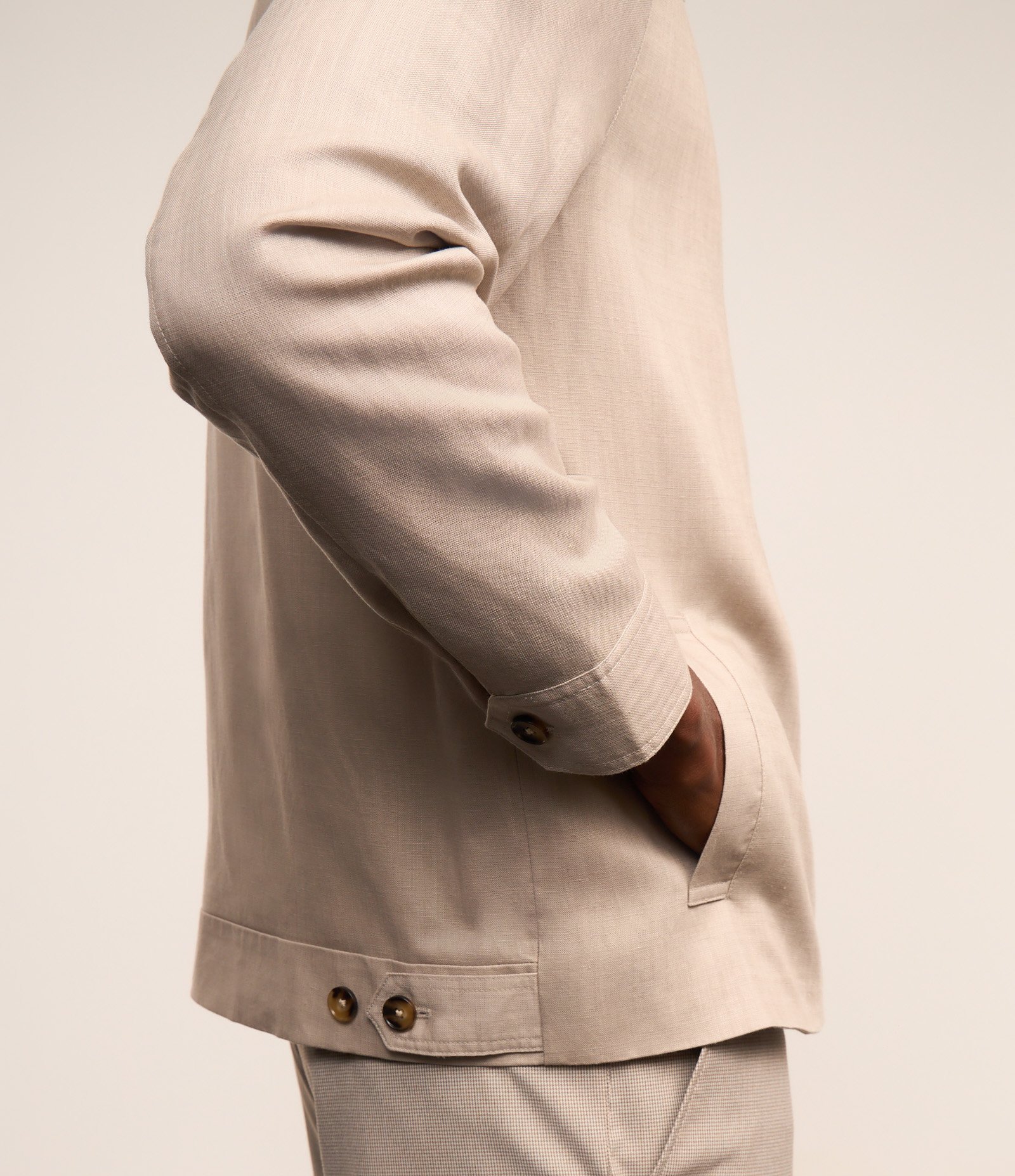 Jaqueta em Liocel e Linho com Fechamento por Zíper Bege 3