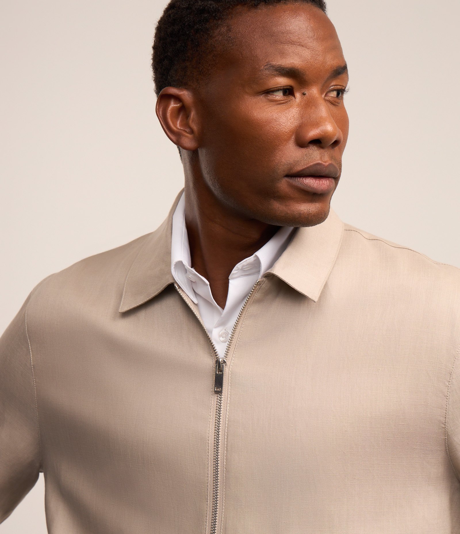 Jaqueta em Liocel e Linho com Fechamento por Zíper Bege 5