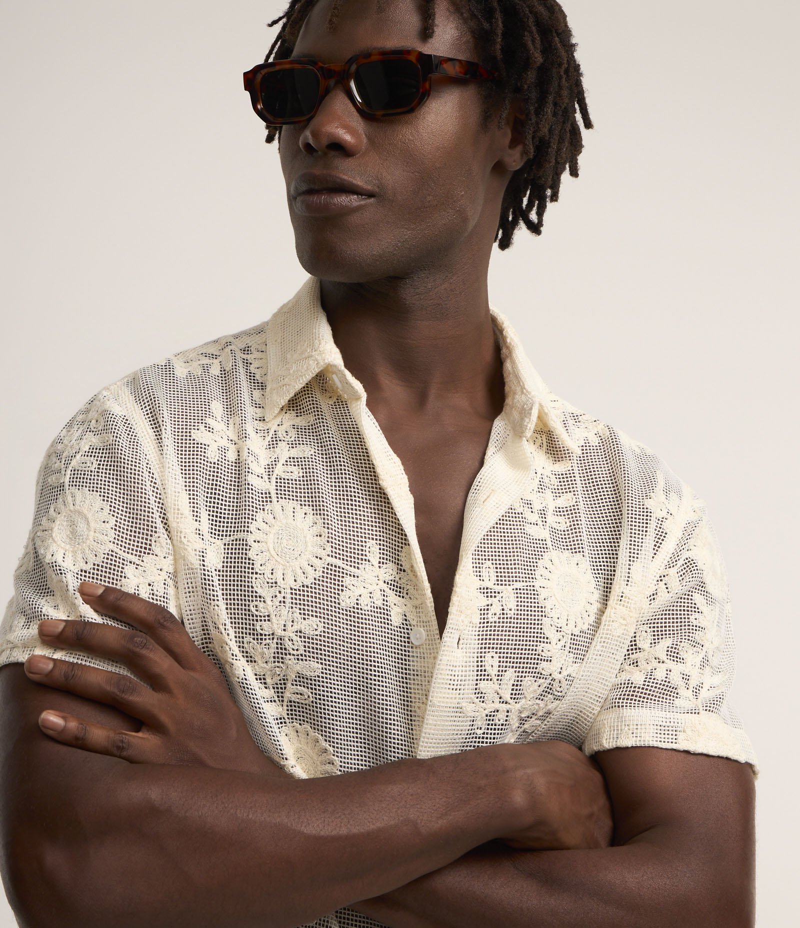 Camisa Regular em Tricô com Textura e Estampa Bordada Floral Bege 2