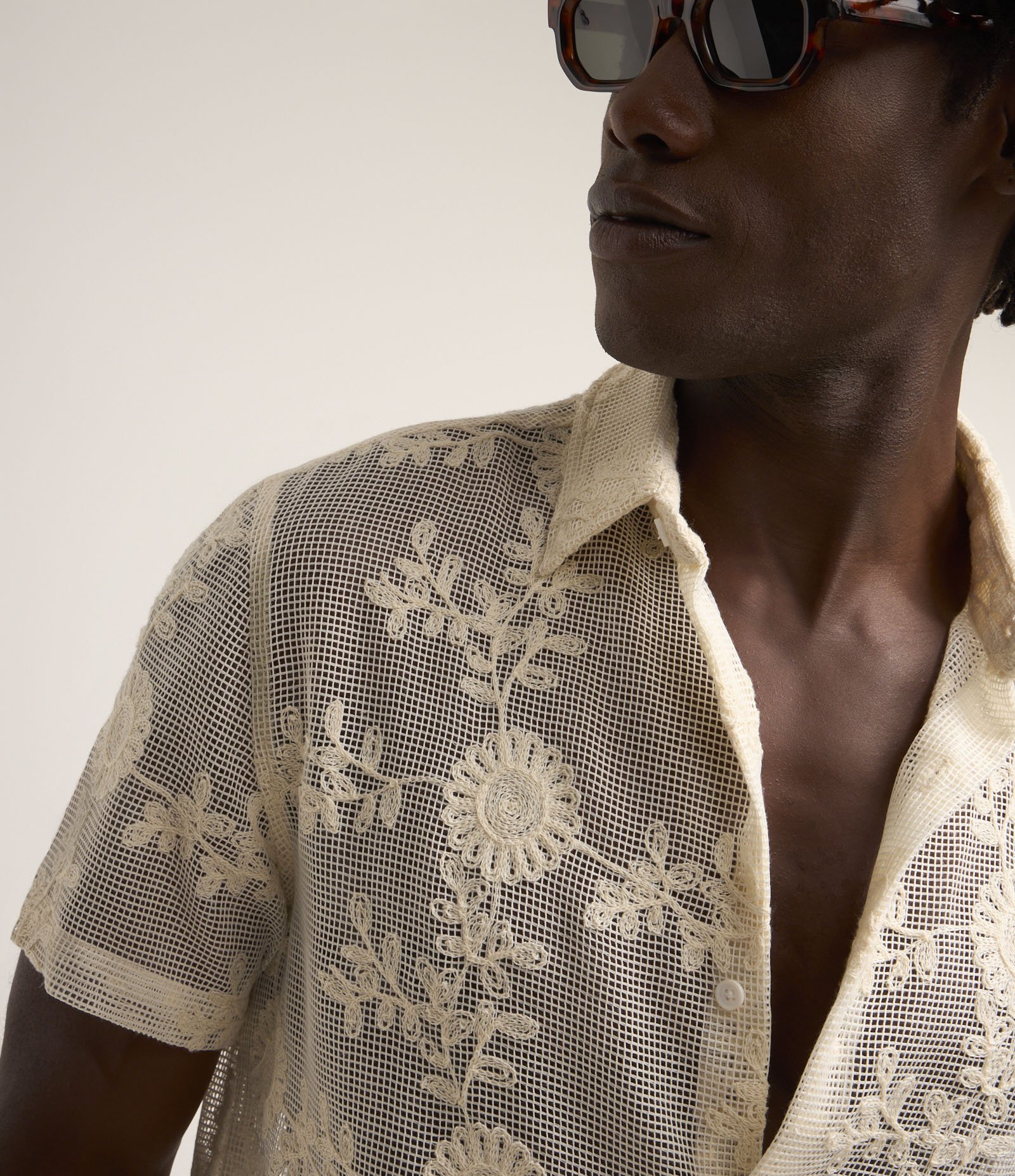 Camisa Regular em Tricô com Textura e Estampa Bordada Floral Bege 3