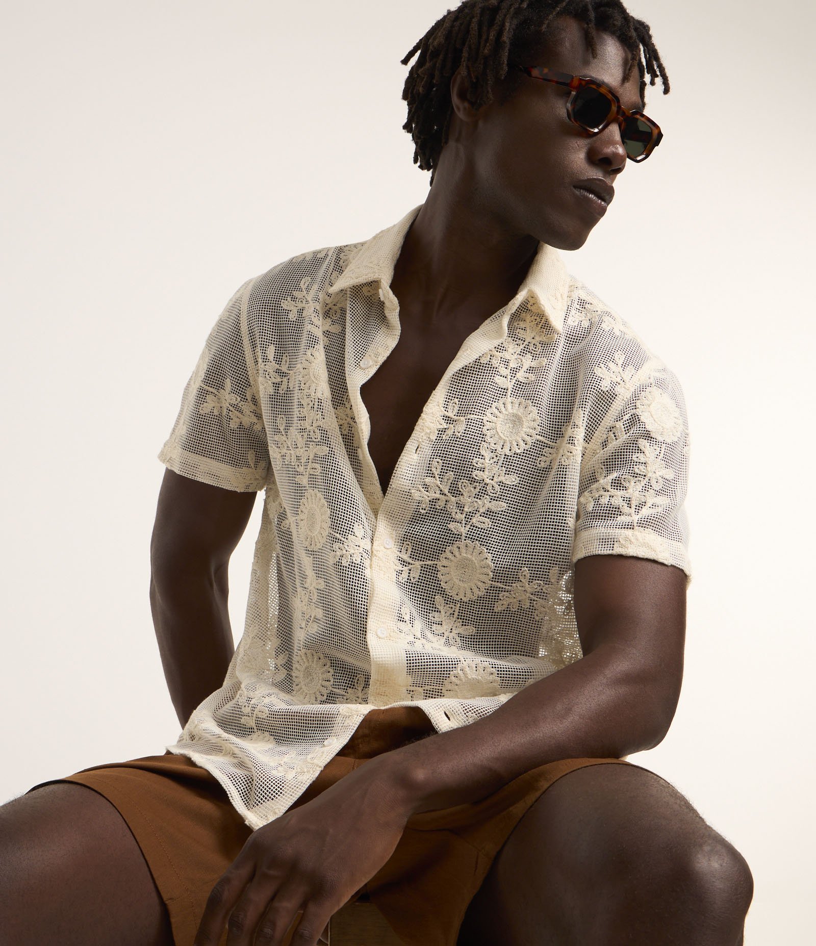 Camisa Regular em Tricô com Textura e Estampa Bordada Floral Bege 4