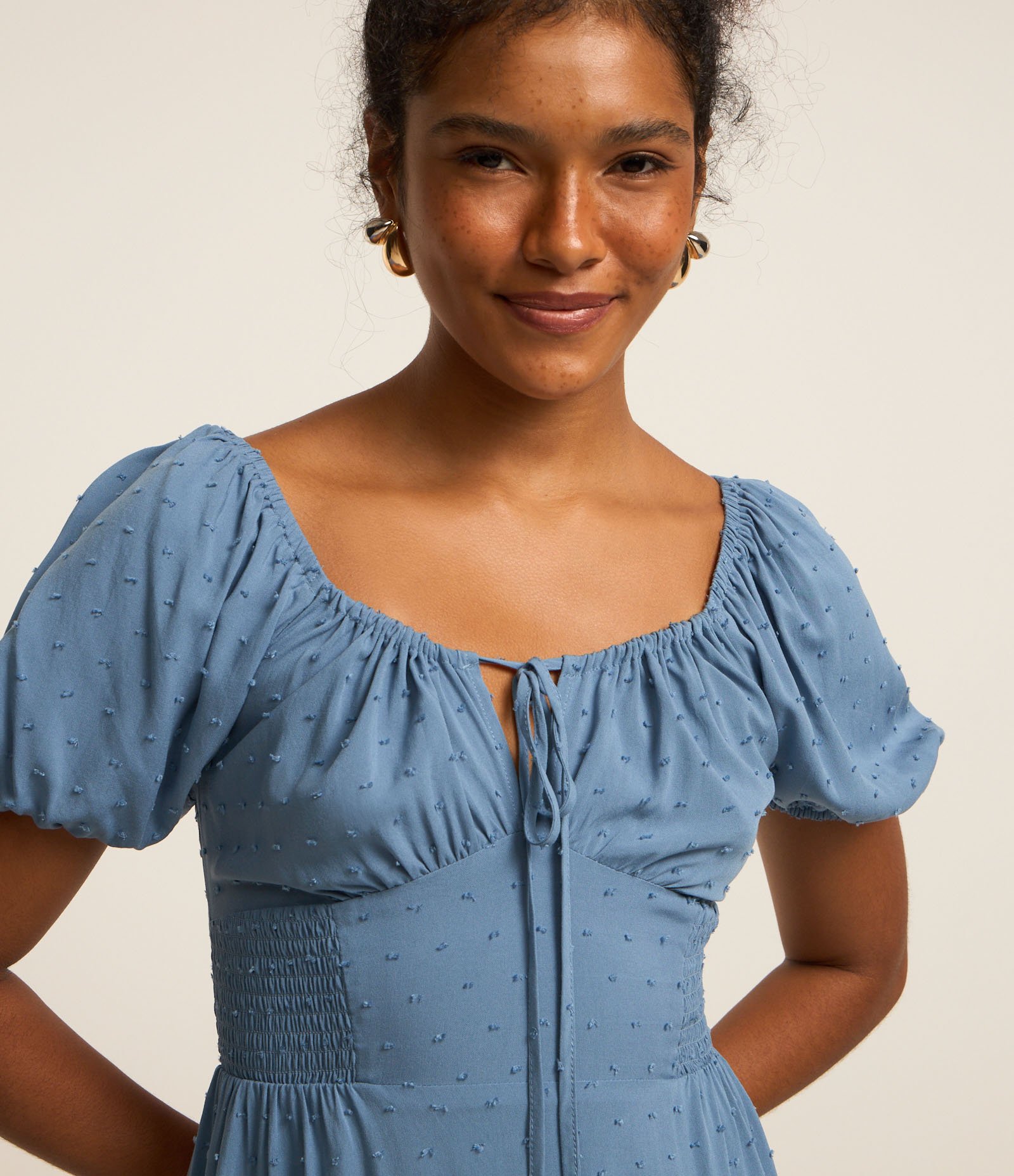 Vestido Evasê em Viscose Texturizada com Lastex e Amarração no Busto Azul 3