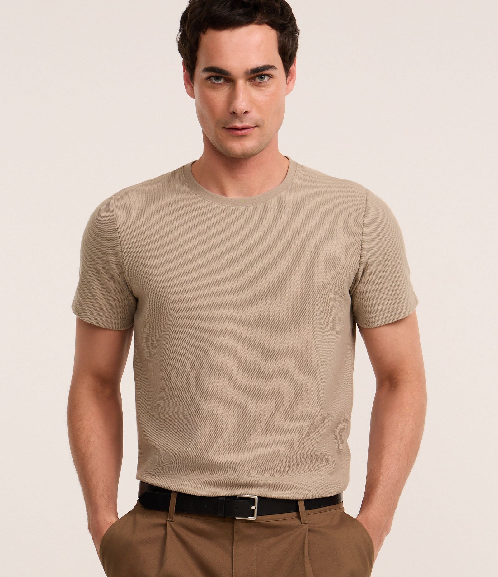 Camiseta Regular com Textura Colmeia Bege 1