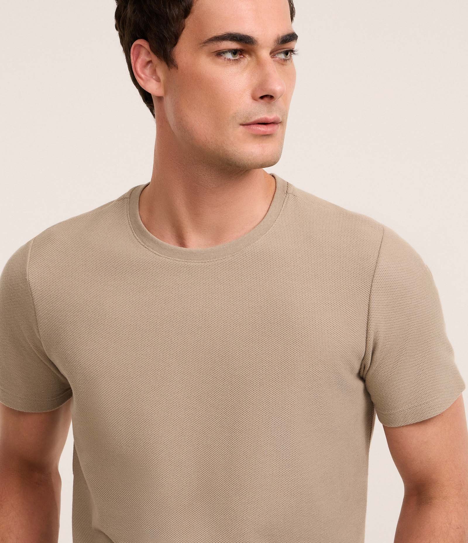 Camiseta Regular com Textura Colmeia Bege 4