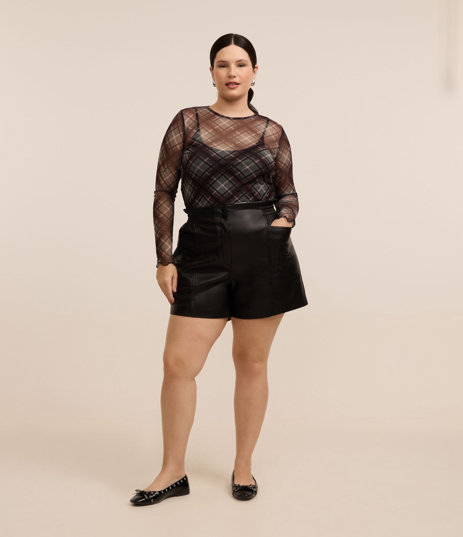 Bermuda Clochard em Material Sintético Curve & Plus Size Preto 1