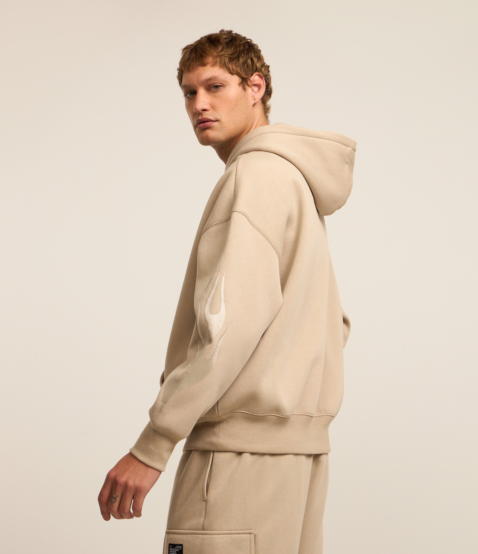 Casaco em Moletom com Estampa de Chamas Lateral Bege 1