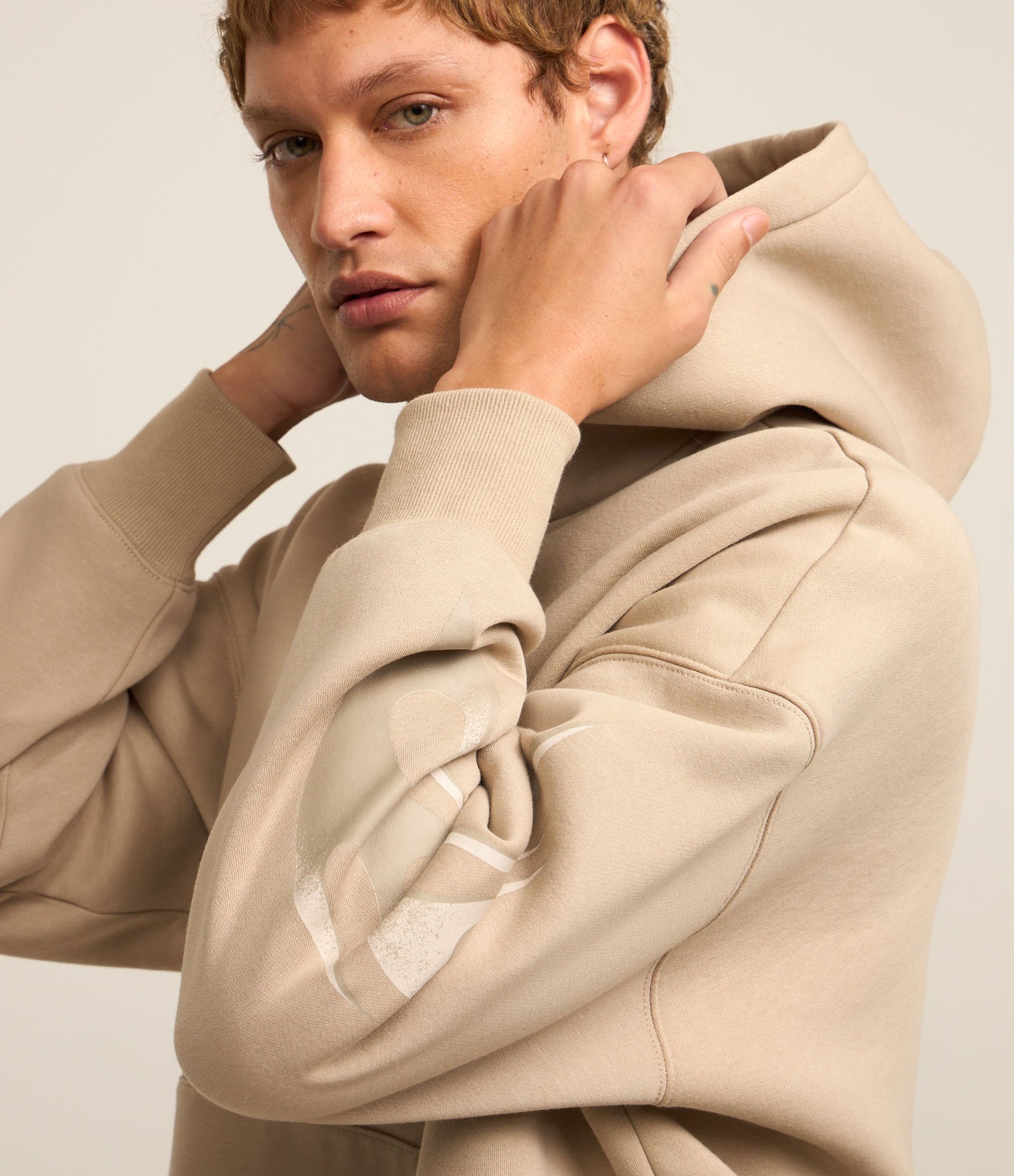 Casaco em Moletom com Estampa de Chamas Lateral Bege 3