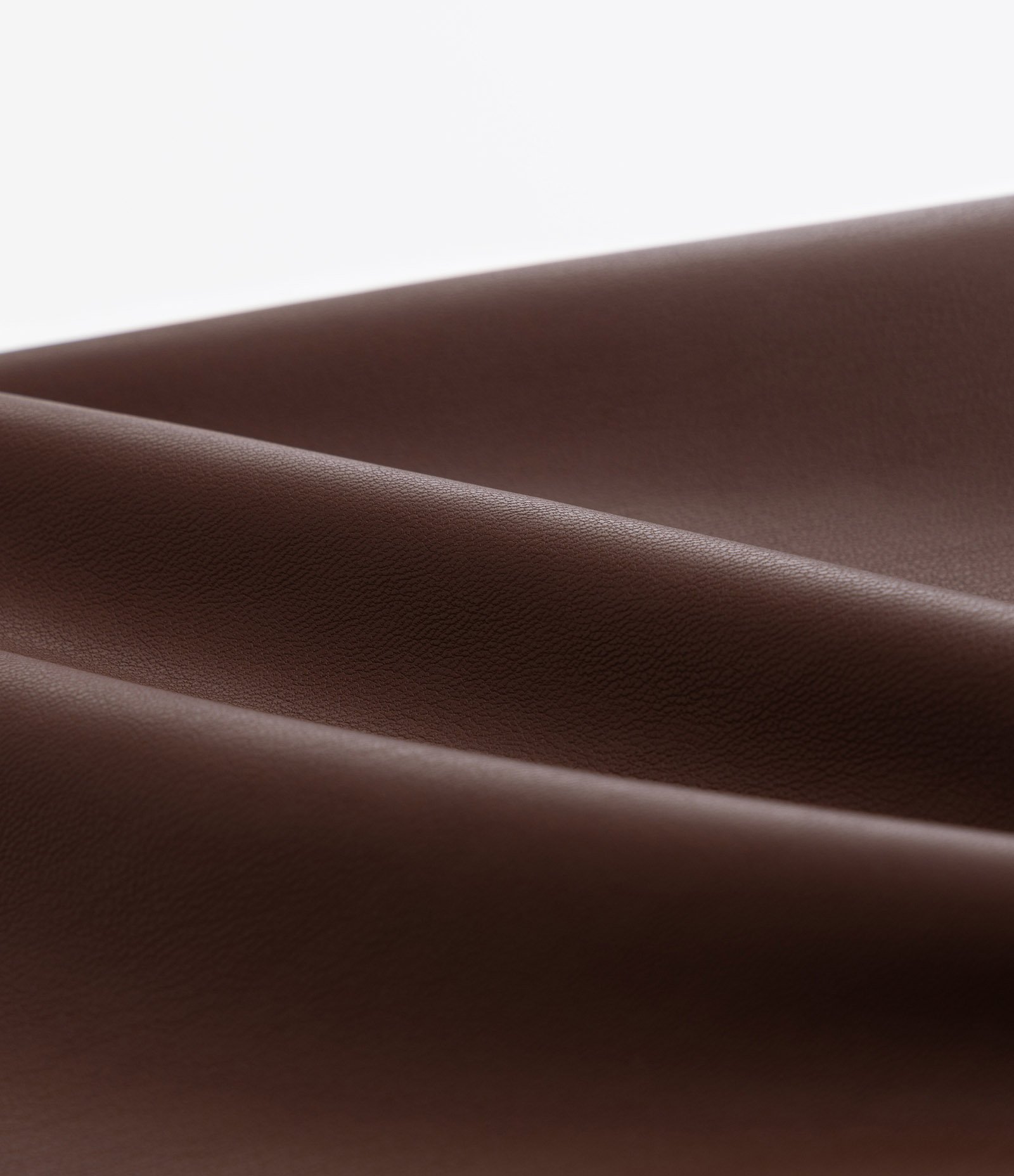 Short em Material Sintético com Amarração Curve & Plus Size Marrom 7