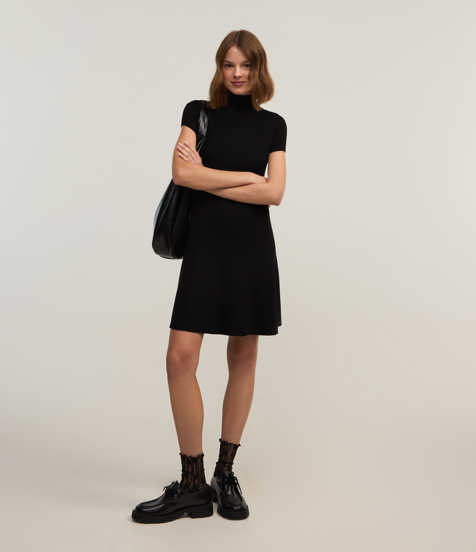 Vestido Curto em Tricô com Golinha Preto 2