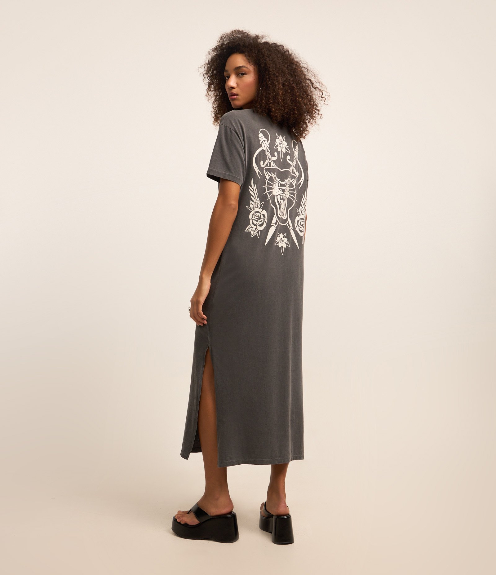 Vestido Midi em Algodão Estonado com Fenda Lateral e Estampa Pantera Preto 1