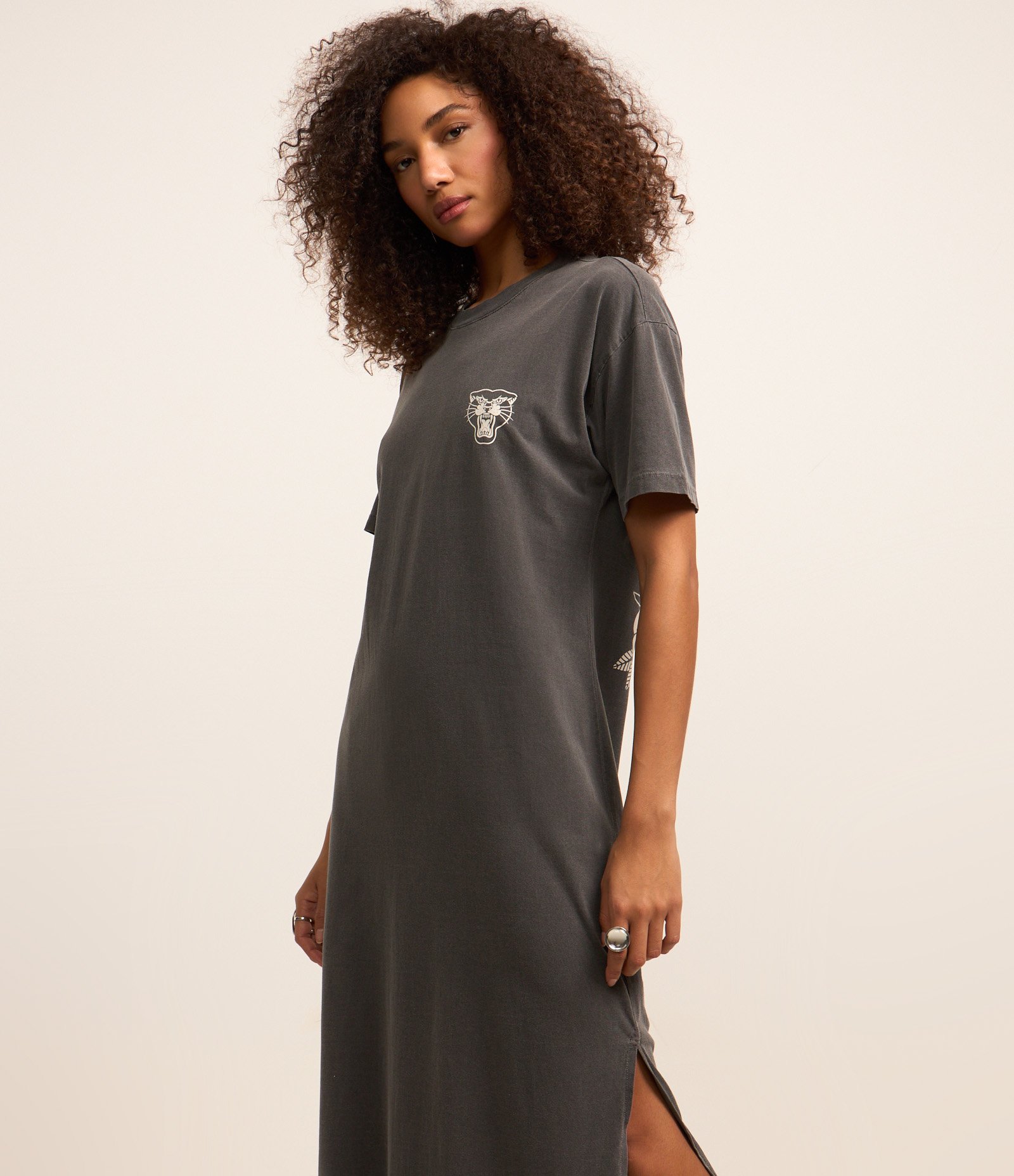 Vestido Midi em Algodão Estonado com Fenda Lateral e Estampa Pantera Preto 3