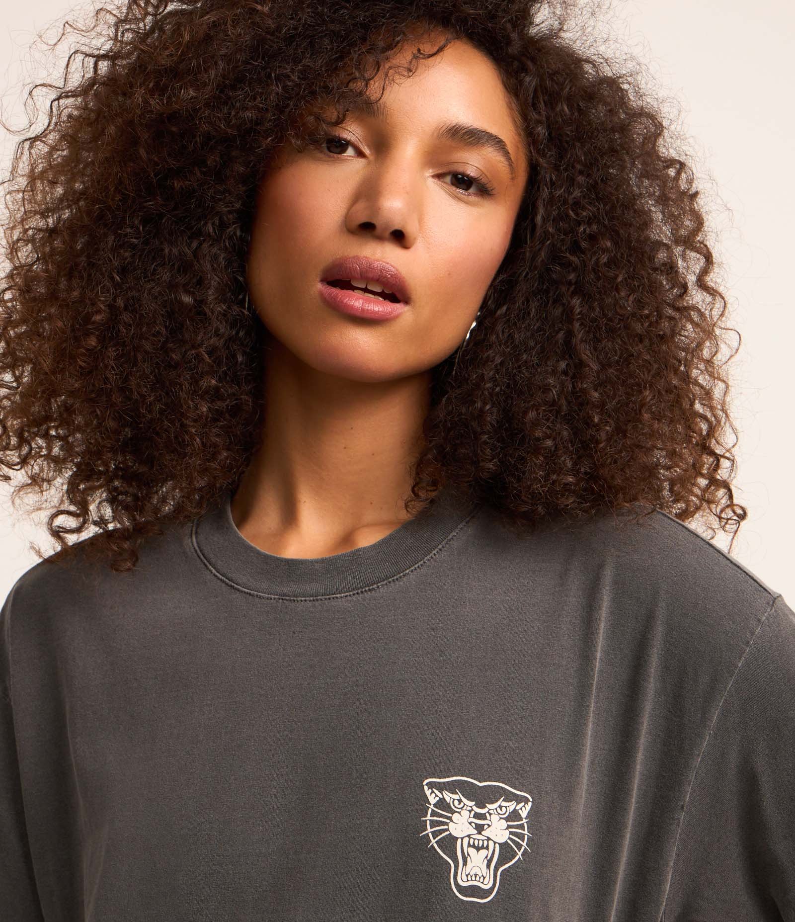 Vestido Midi em Algodão Estonado com Fenda Lateral e Estampa Pantera Preto 4