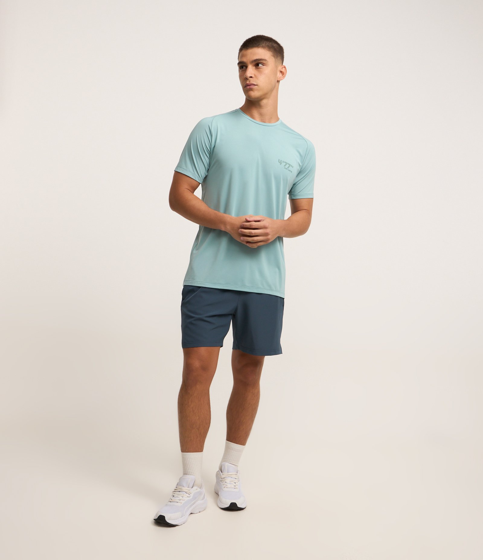 Bermuda Esportiva com Cordão Interno e Lettering Refletivo Azul Esverdeado 1