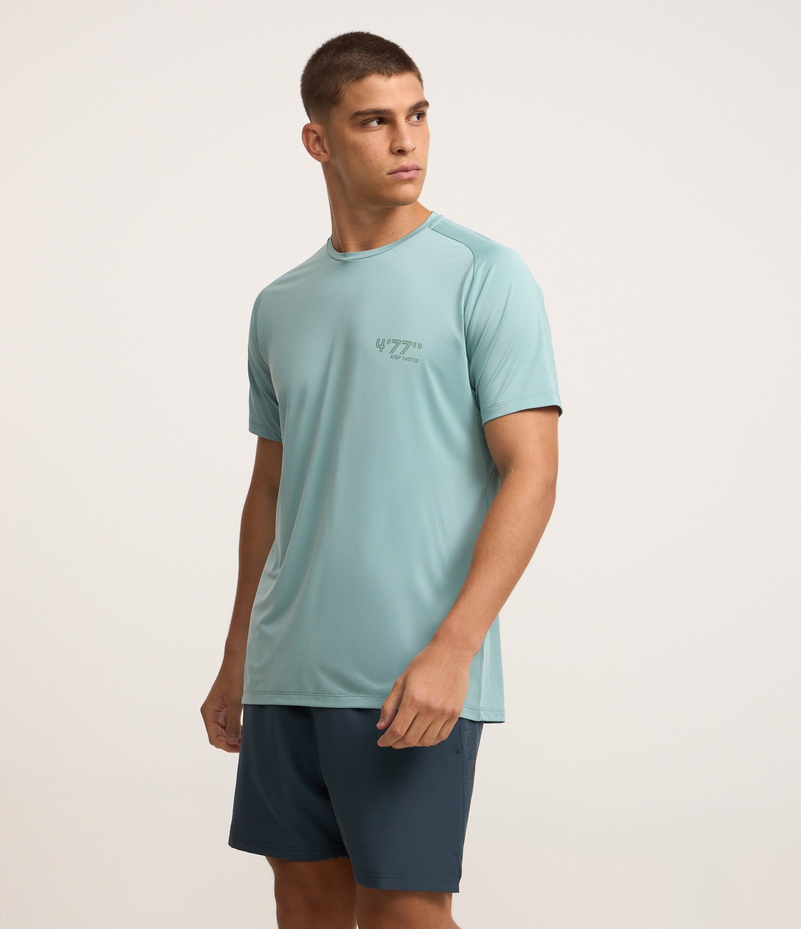 Bermuda Esportiva com Cordão Interno e Lettering Refletivo Azul Esverdeado 4