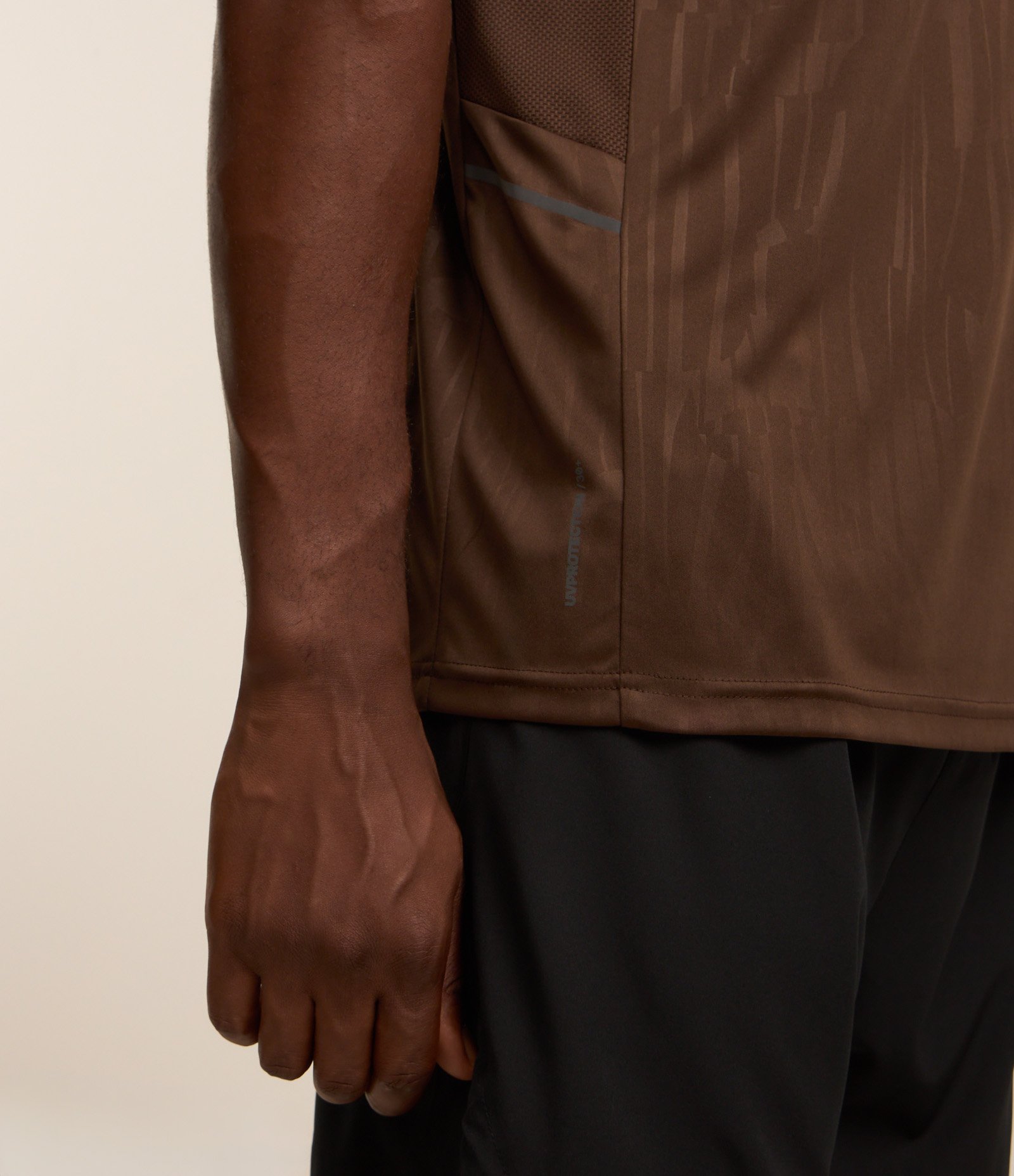 Camiseta Esportiva Tecnologia Dry com Estampa Heat Print Marrom Escuro 5