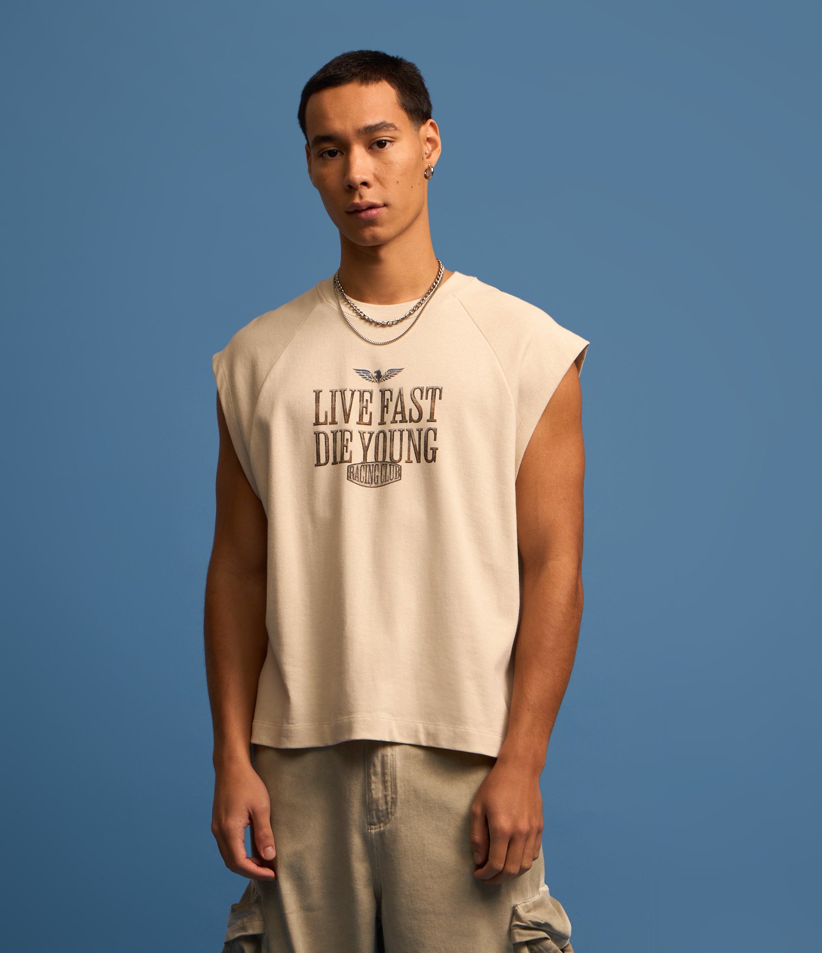 Regata Boxy em Algodão com Estampa Live Fast Die Young Bege 1