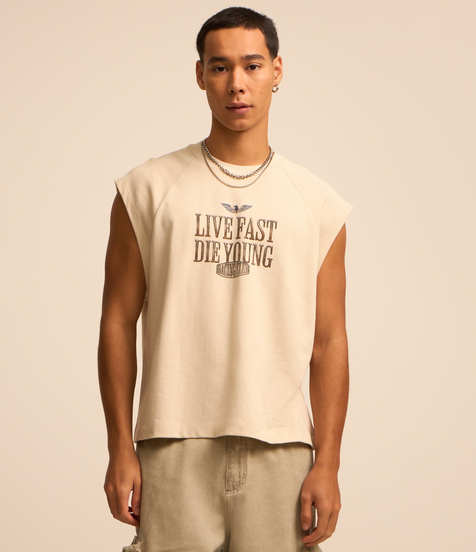 Regata Boxy em Algodão com Estampa Live Fast Die Young Bege 3