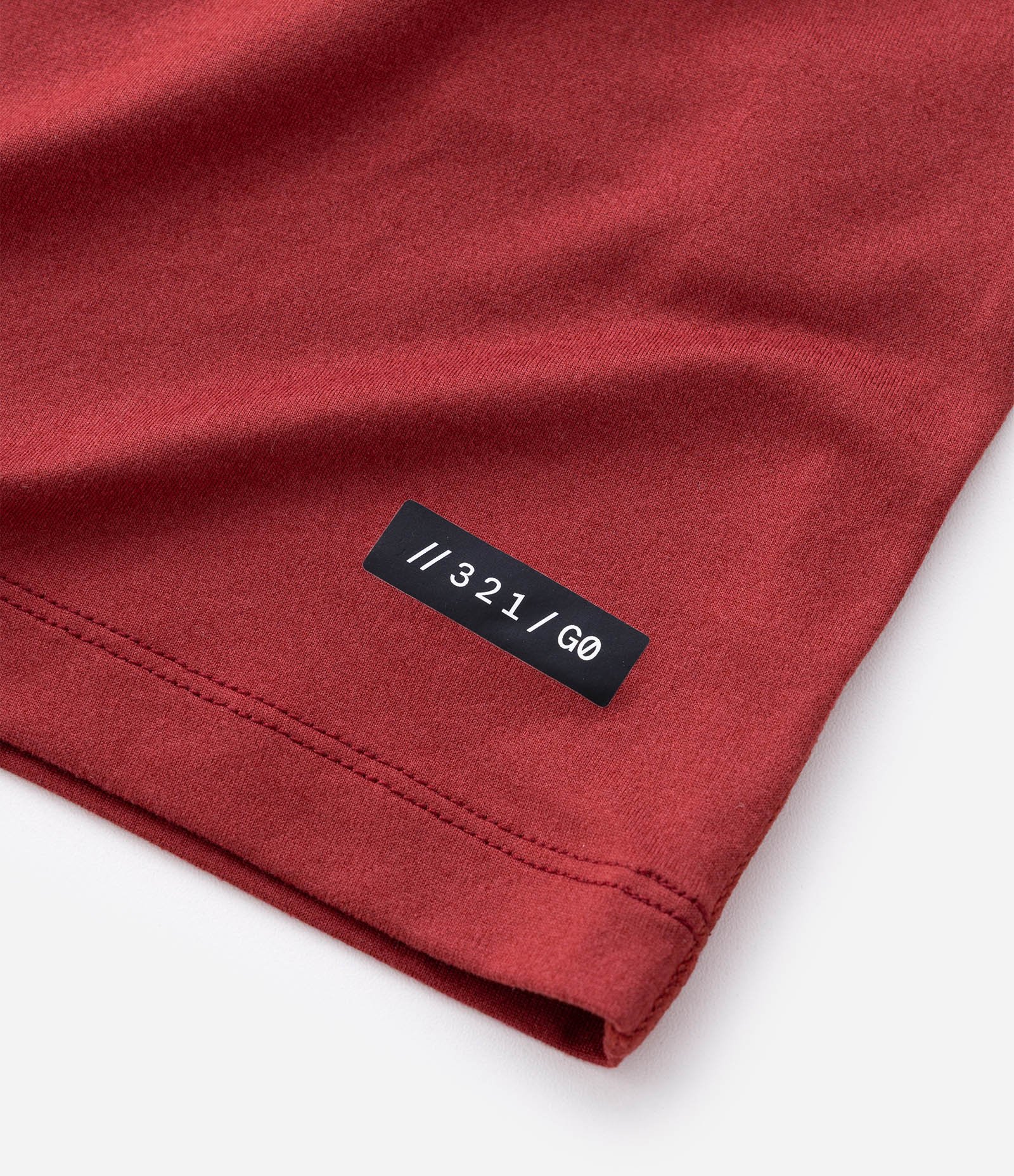 Camiseta Regular Esportiva em Tecnologia Dry com Etiqueta na Barra Vermelho Bordô 10