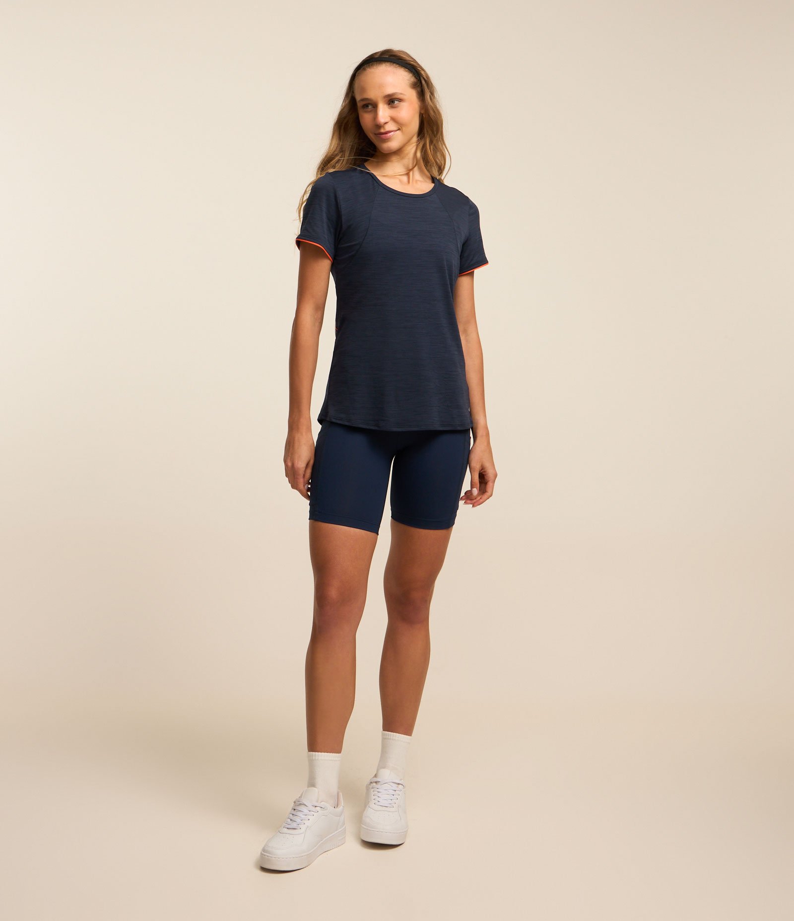 Camiseta Esportiva em Microfibra com Frisos Contrastantes Azul Marinho 2