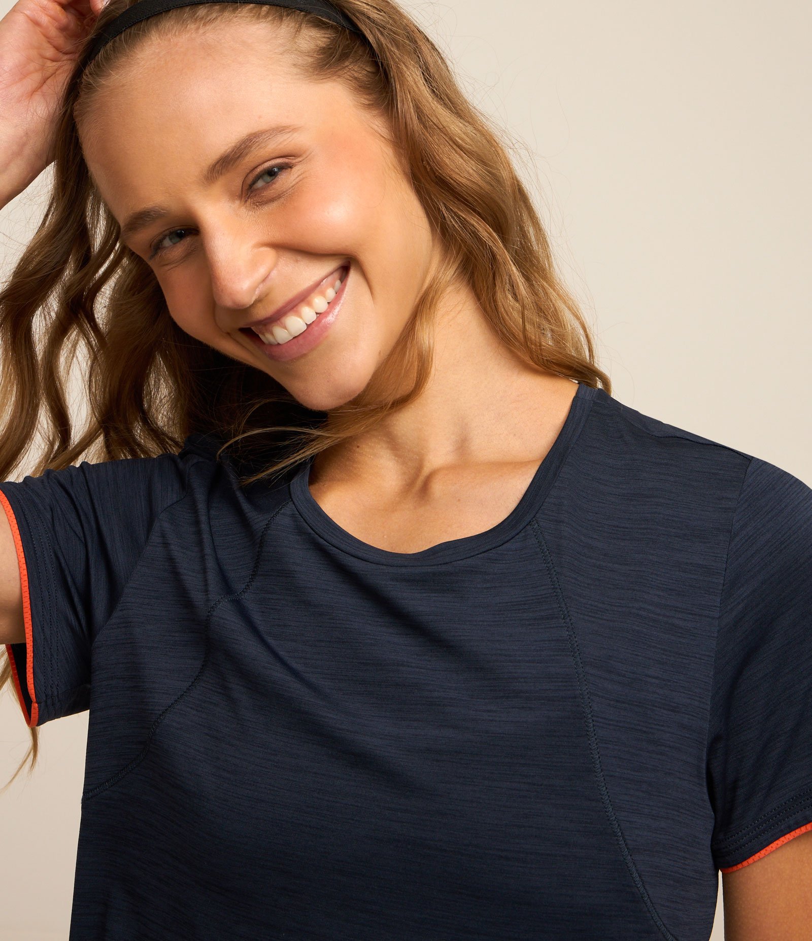 Camiseta Esportiva em Microfibra com Frisos Contrastantes Azul Marinho 4