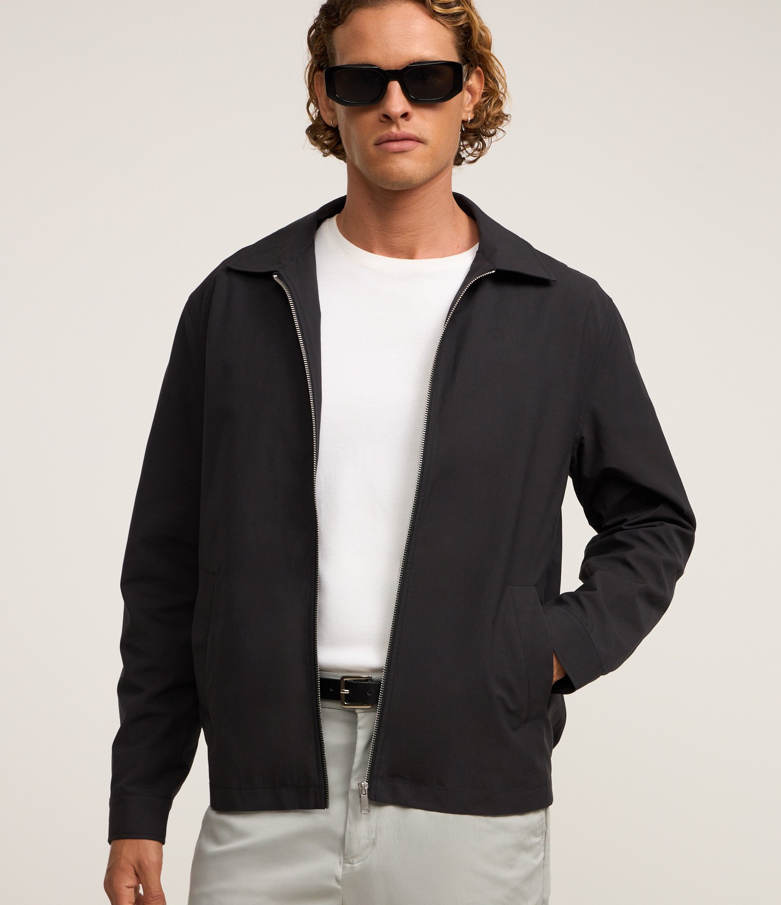 Jaqueta em Sarja Gola Colarinho com Detalhe Franzido na Barra 1