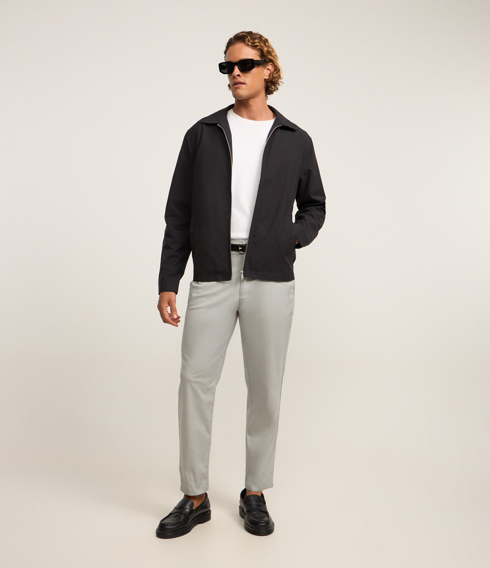 Jaqueta em Sarja Gola Colarinho com Detalhe Franzido na Barra 2