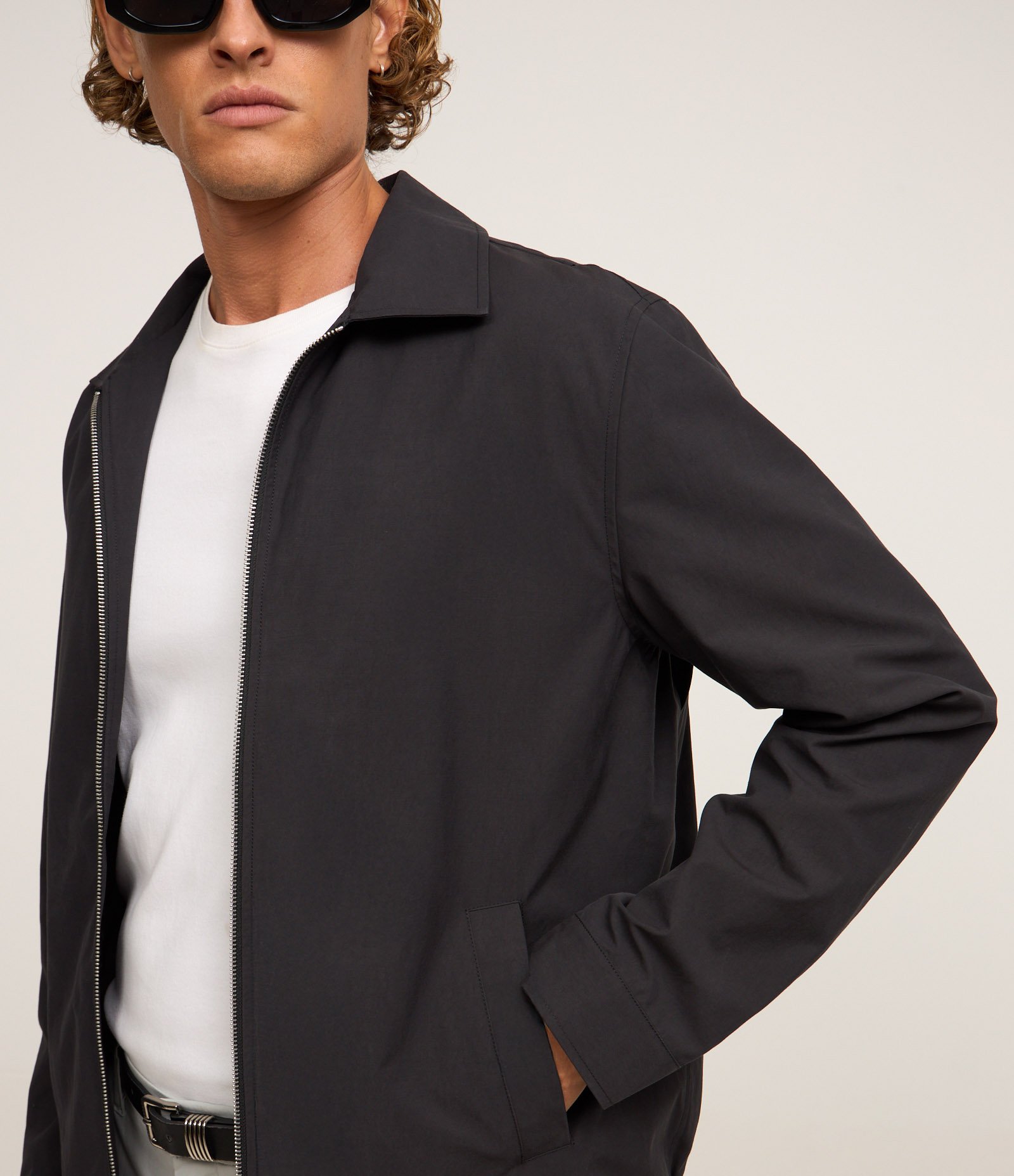 Jaqueta em Sarja Gola Colarinho com Detalhe Franzido na Barra 4