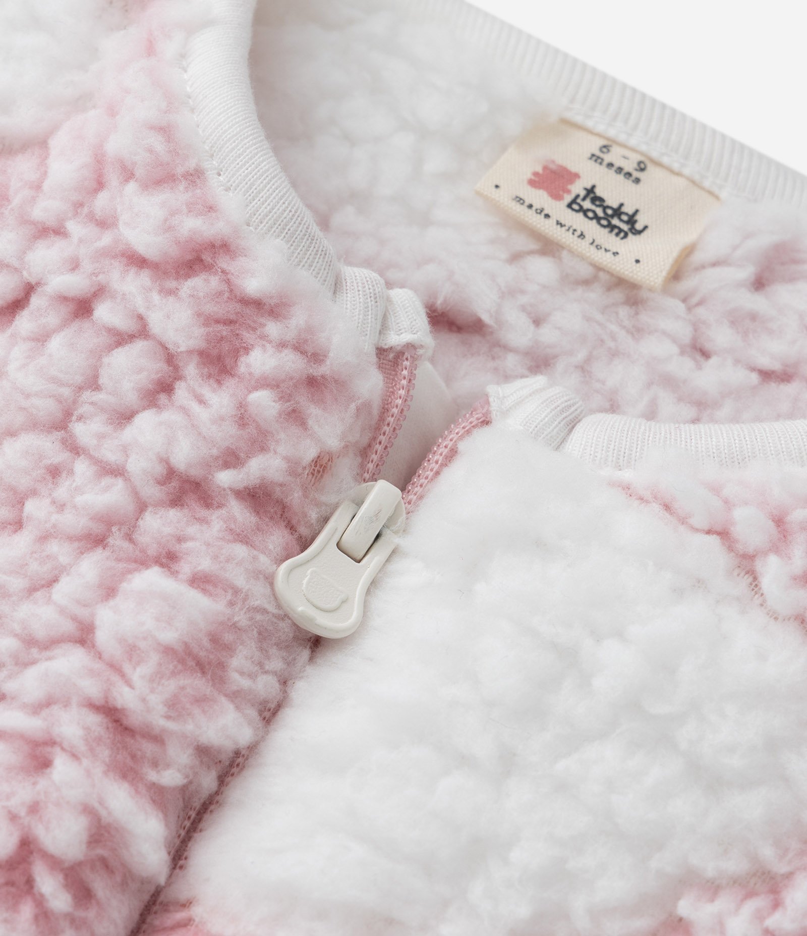 Macacão Infantil em Fleece com Estampa de Corações - Tam 0 a 24 meses Rosa 5