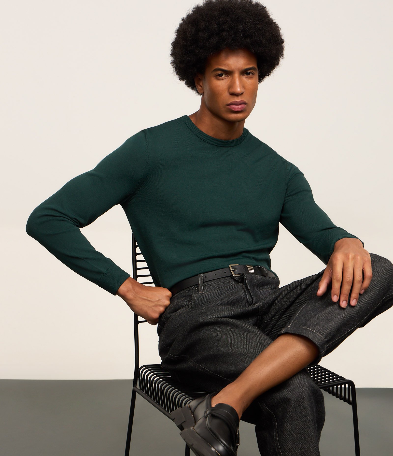 Suéter Básico em Viscose com Gola Redonda Verde Escuro 4