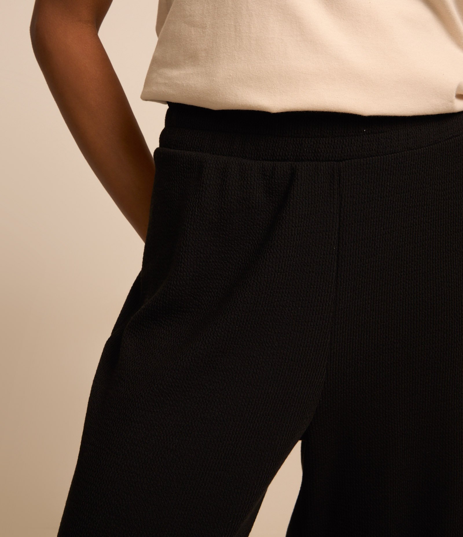 Calça Reta em Ribana Texturizada Preto 4