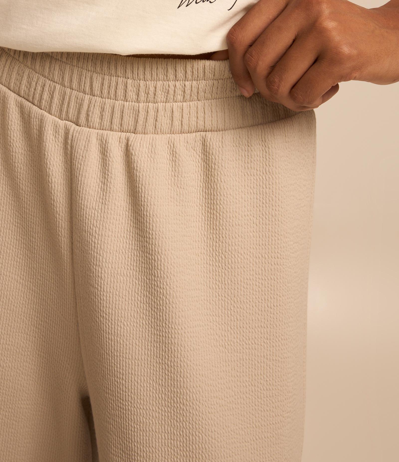 Calça Reta em Ribana Texturizada Bege 4