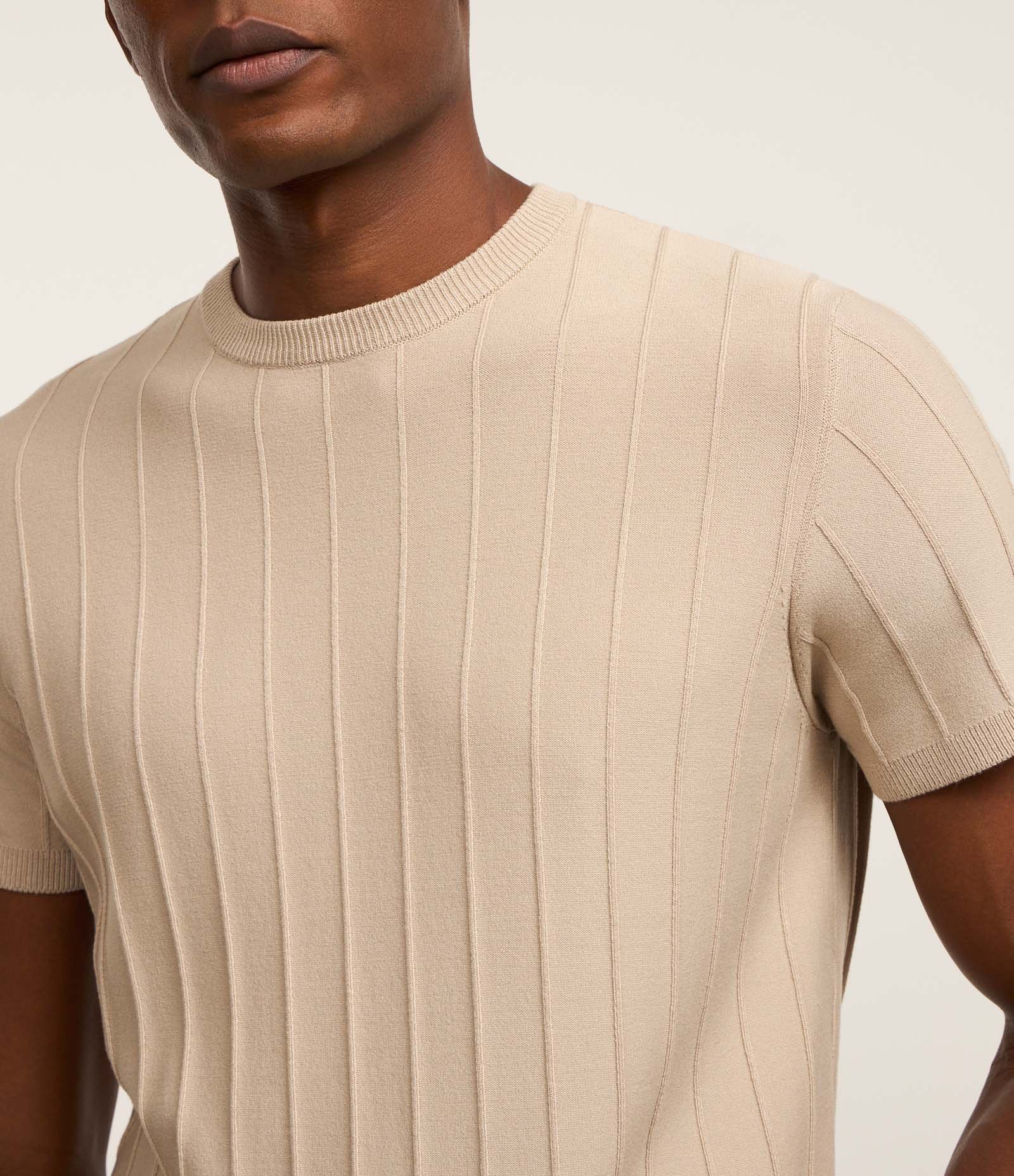 Camiseta Slim em Tricô com Relevos Verticais Bege 3