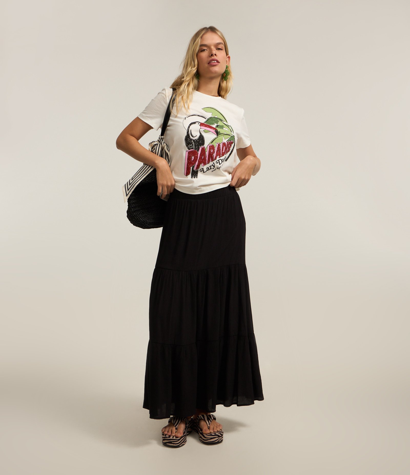 Saia New Midi em Crepe com Babado e Cós Elástico Preto 1