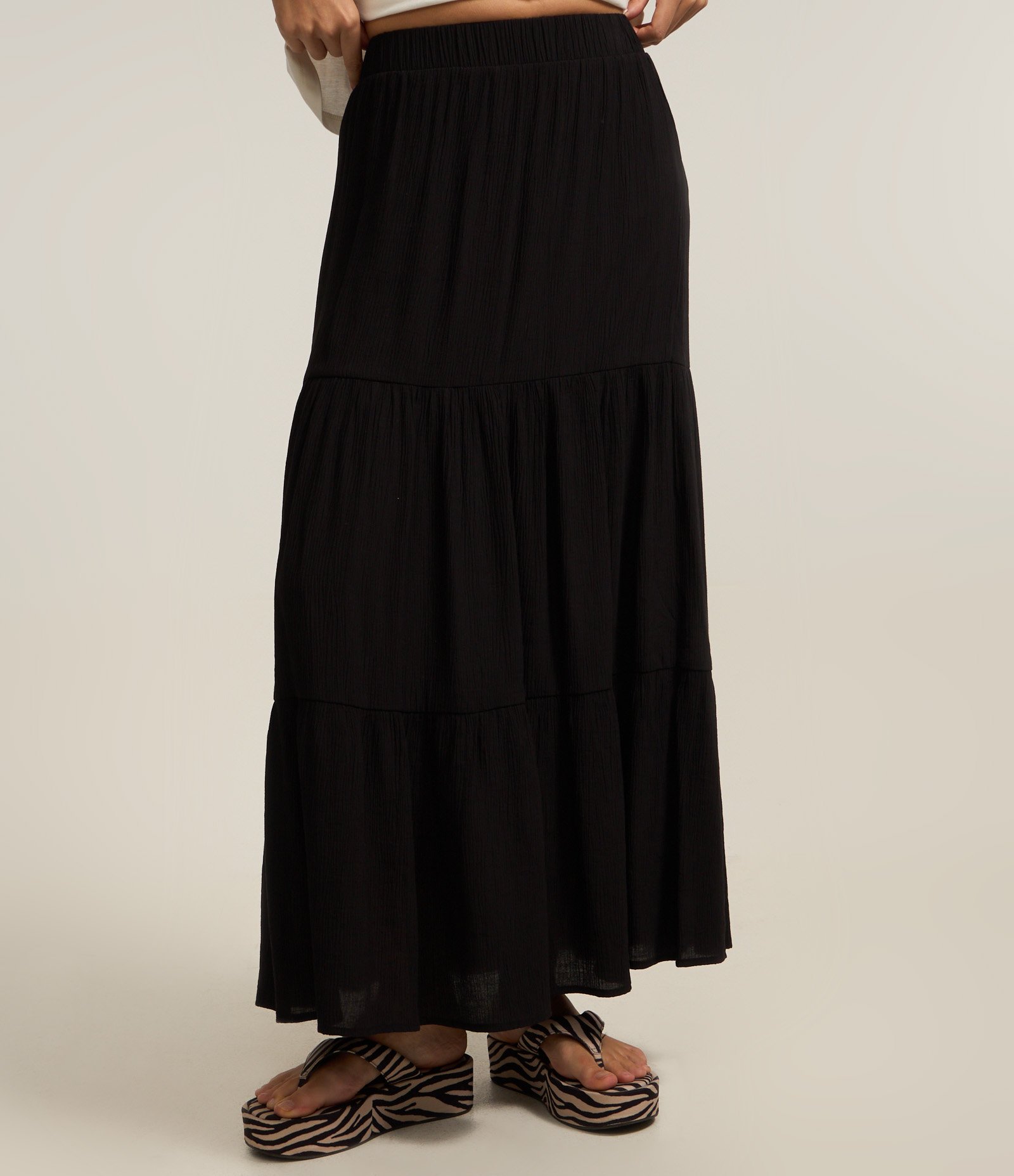 Saia New Midi em Crepe com Babado e Cós Elástico Preto 2