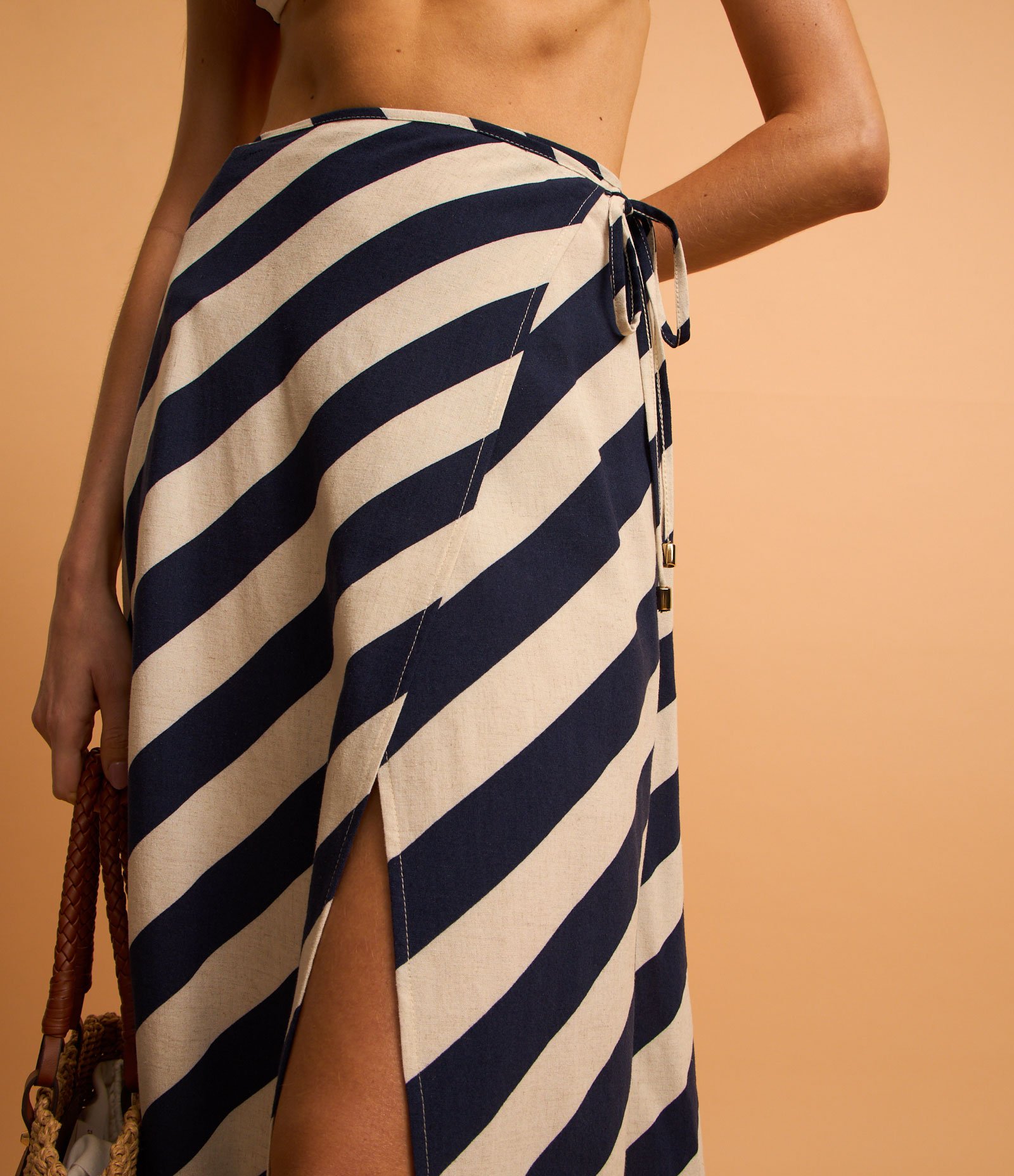 Saia Longa Saida de Praia em Viscose Listrada Azul 4