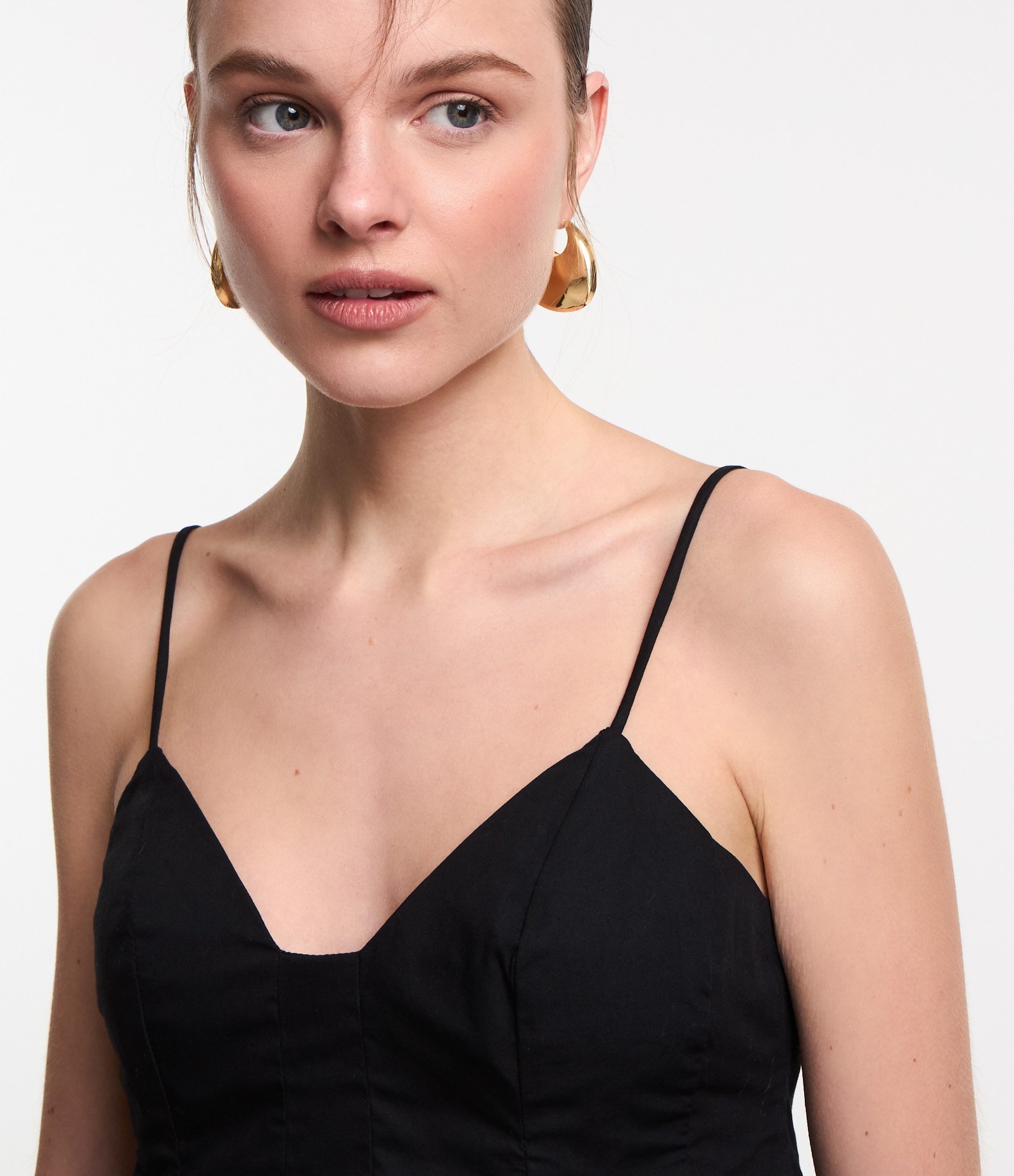 Blusa em Tricoline com Pregas na Barra e Zíper nas Costas Preto 4