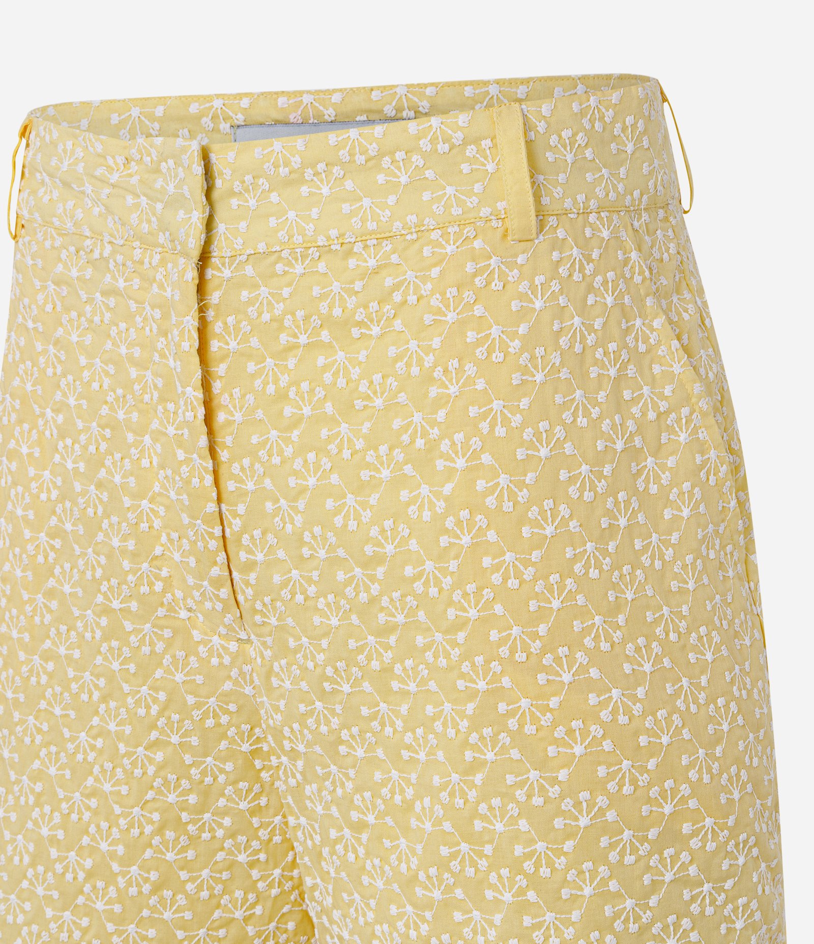Short Curto em Laise Bordado Amarelo 2