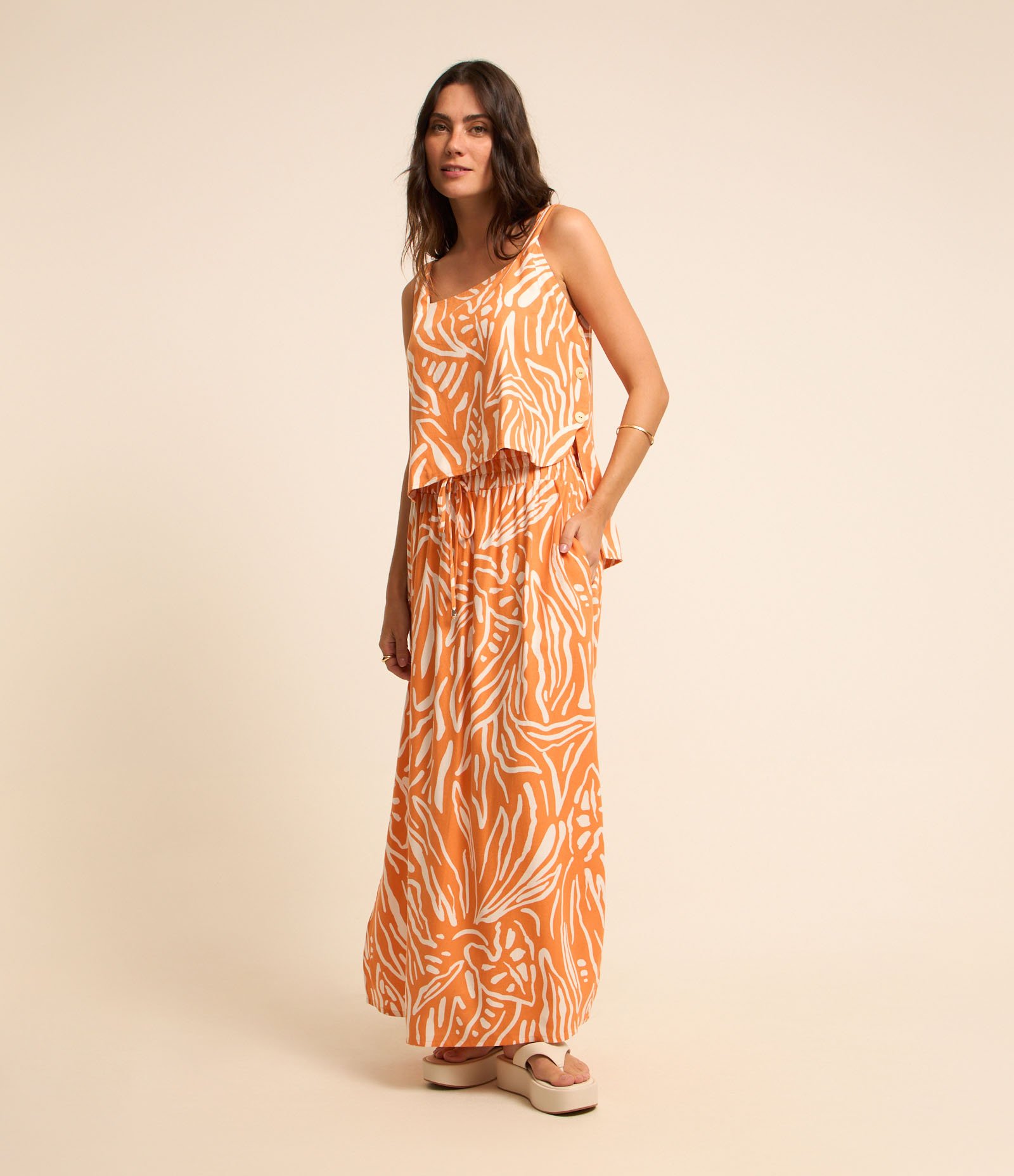 Blusa Sem Manga Viscolinho com Decote Quadrado e Botões Laranja 2