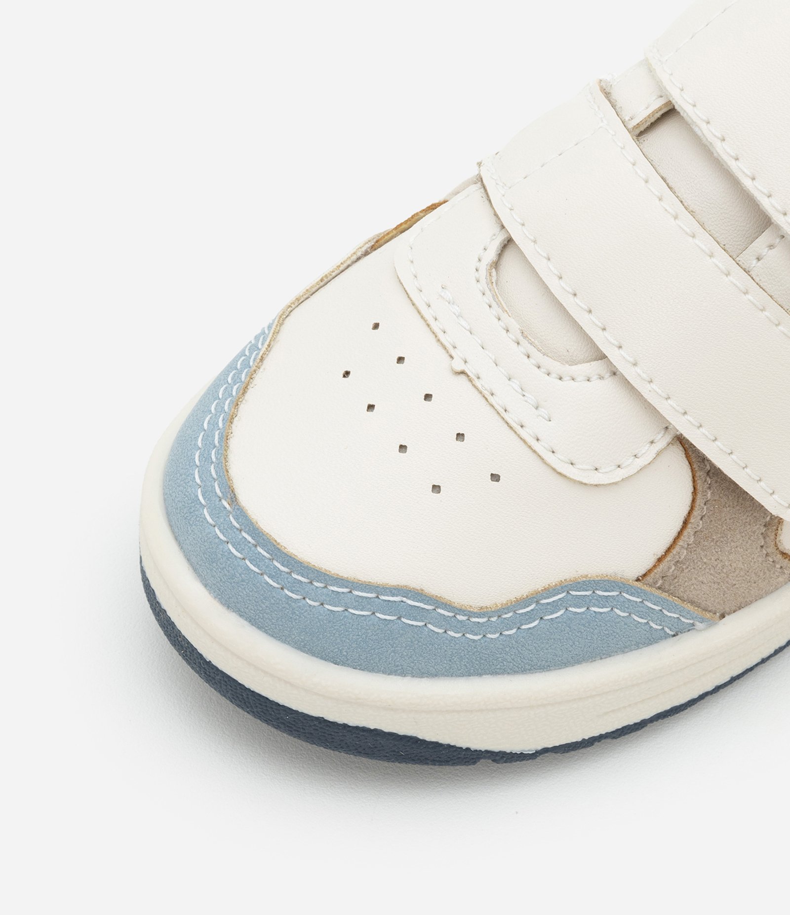 Tênis Infantil Casual com Recortes e Estampa Mickey - Tam 20 a 28 Off White/Azul 6