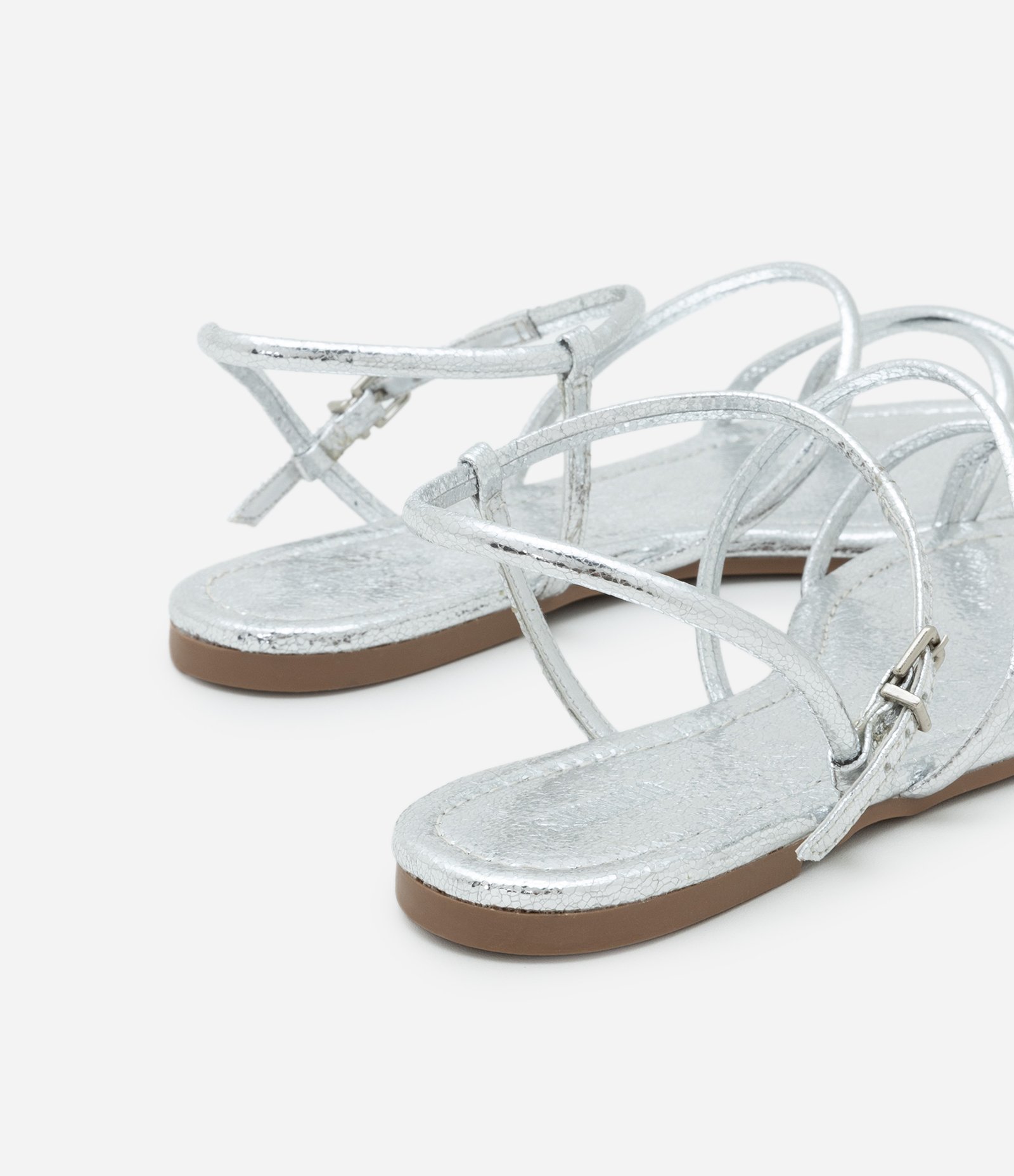 Sandãlia Rasteira em PU com Bico folha e Tiras Prata 3