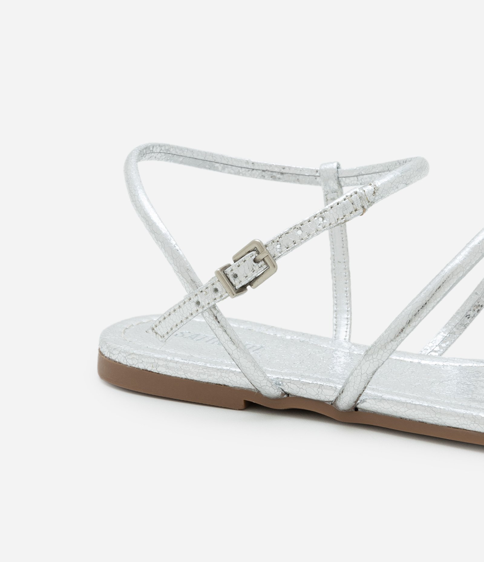 Sandãlia Rasteira em PU com Bico folha e Tiras Prata 4