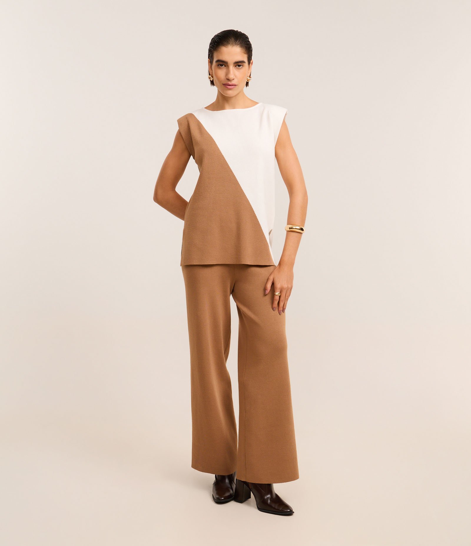 Blusa em Tricô com com Bloco de Cor Bicolor Marrom/Branco 2