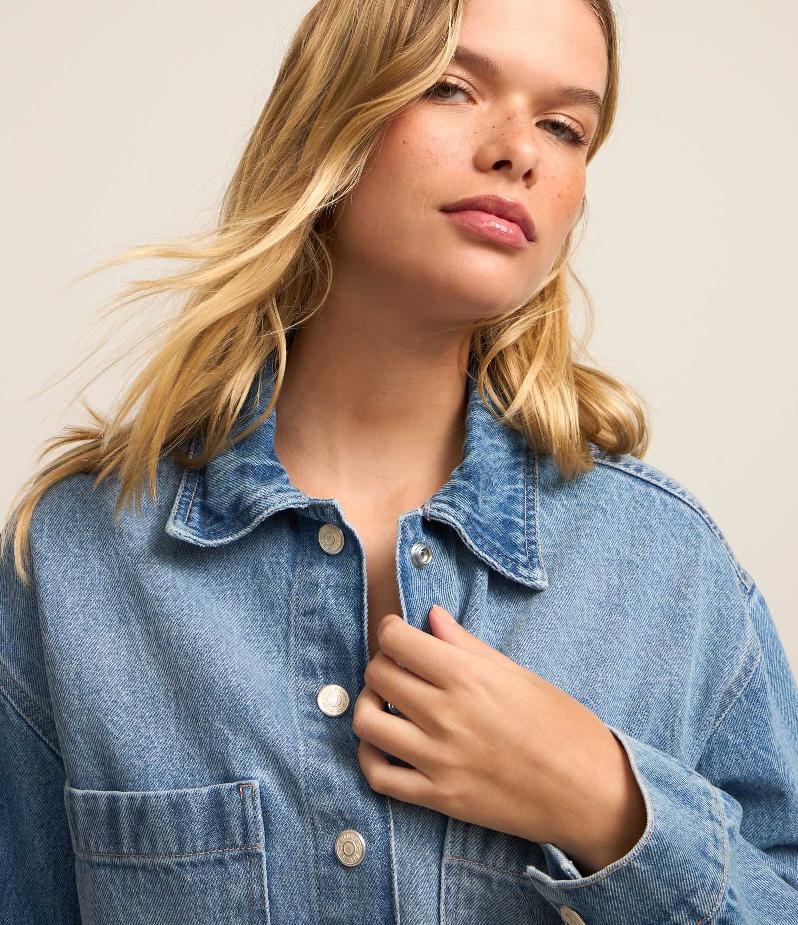 Camisa Overshirt em Jeans com Bolsos Frontais Azul 4