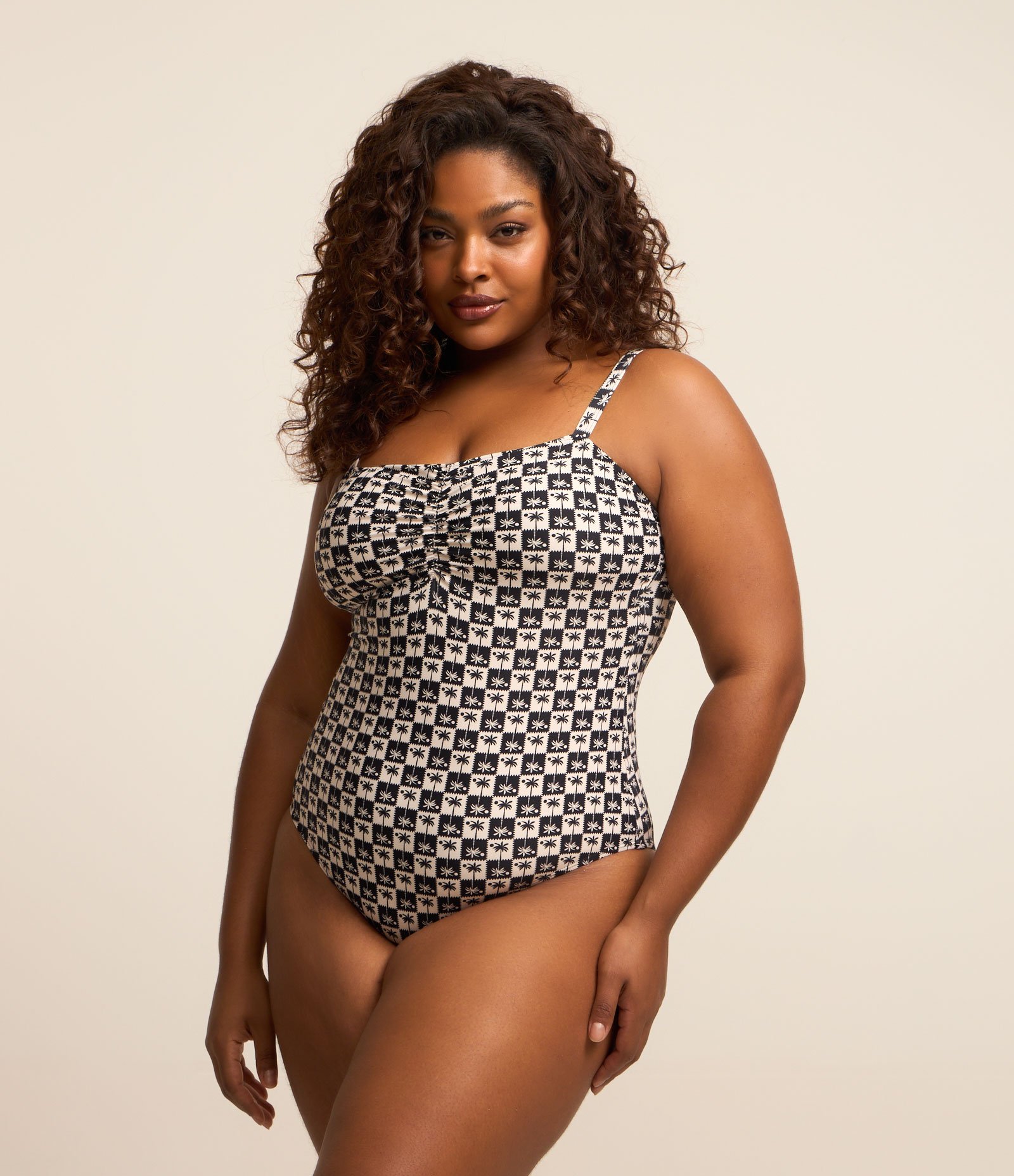Maiô em Microfibra Estampa Xadrez Coqueiro Curve & Plus Size Preto/Branco 1