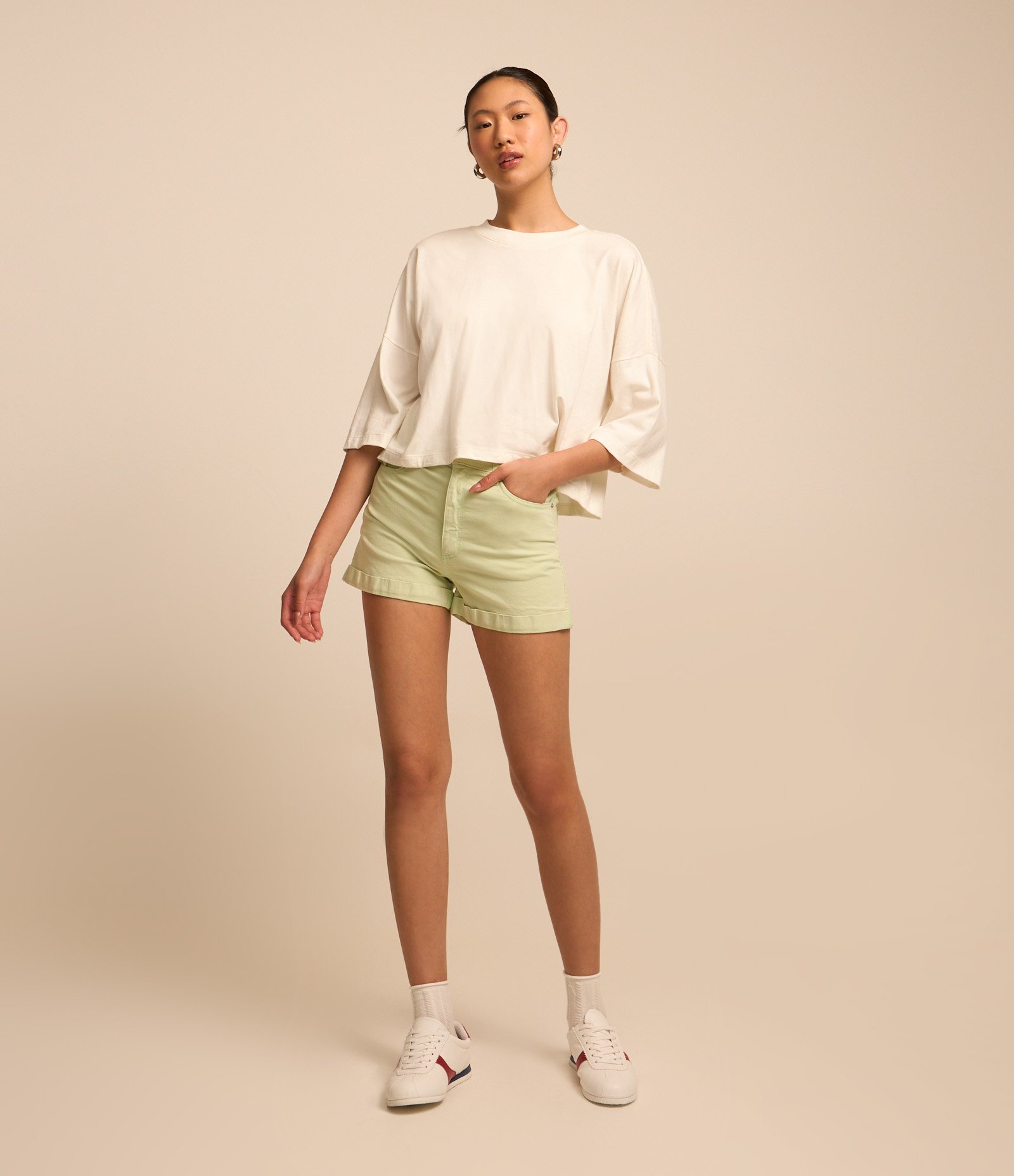 Short em Sarja com Cintura Alta e Barra Dobrada Verde Claro 1